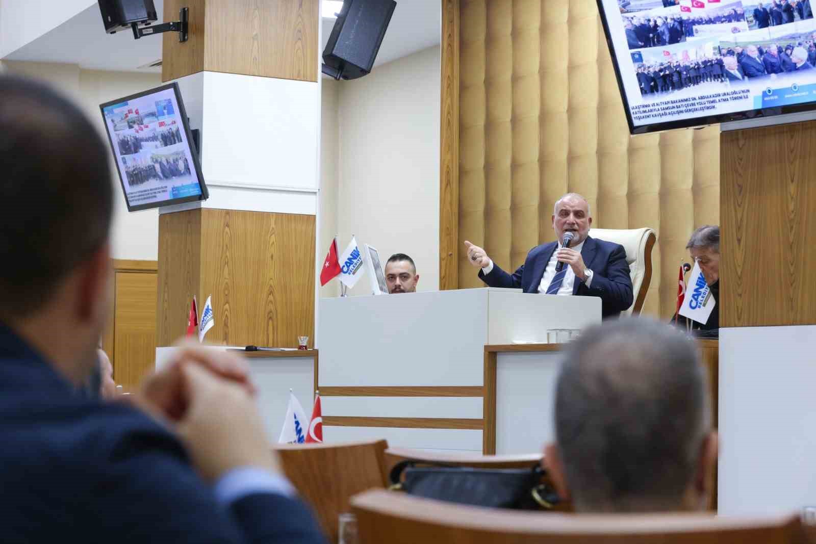 Canik’te burslar hesapta, Meşe Tesisleri yenileniyor
