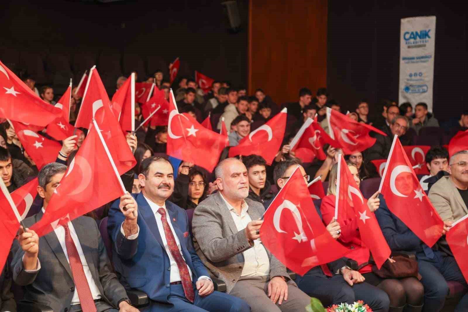 Canik’te gençler ödüllerine kavuştu
