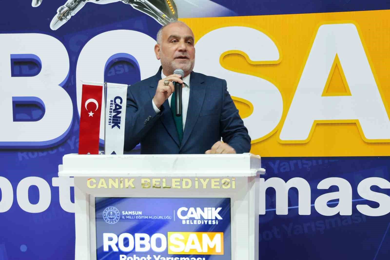 Canik’te gençler robotlarıyla sahneye çıkıyor
Canik’te gençler robotlarıyla sahneye çıkıyor