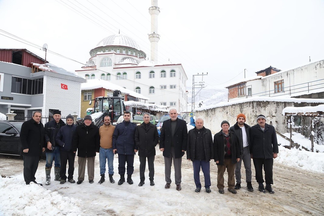 Canik’te kar mesaisi: Kaymakam Aydın ve Başkan Sandıkçı sahada
Canik’te kar mesaisi: Kaymakam Aydın ve Başkan Sandıkçı sahada