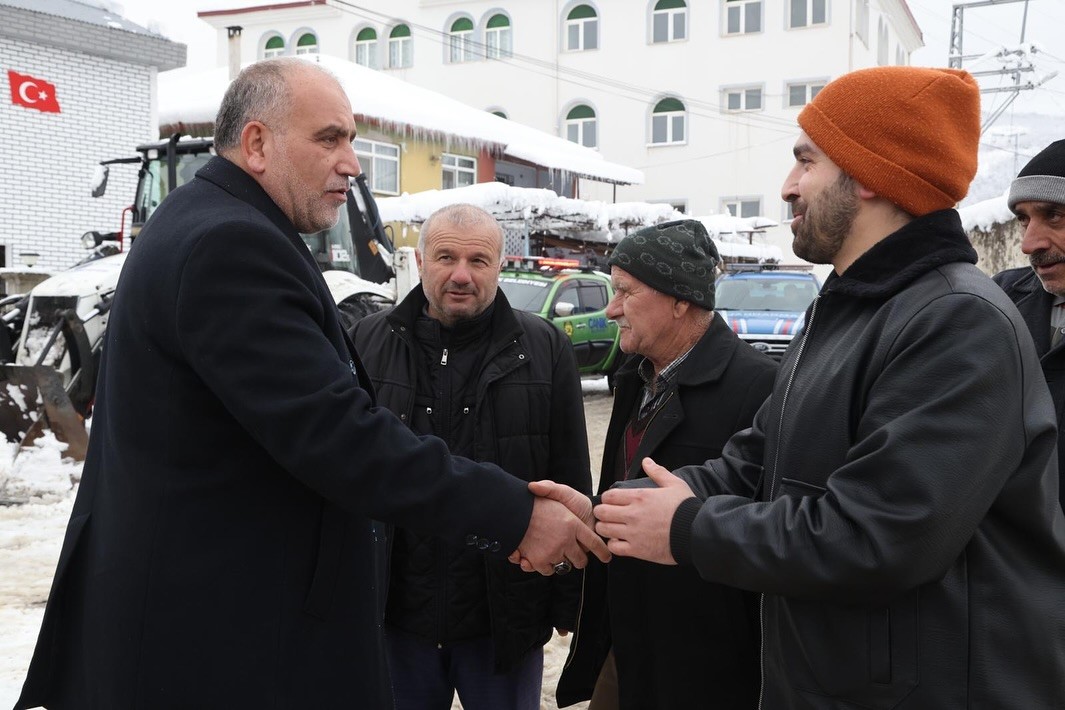 Canik’te kar mesaisi: Kaymakam Aydın ve Başkan Sandıkçı sahada
Canik’te kar mesaisi: Kaymakam Aydın ve Başkan Sandıkçı sahada