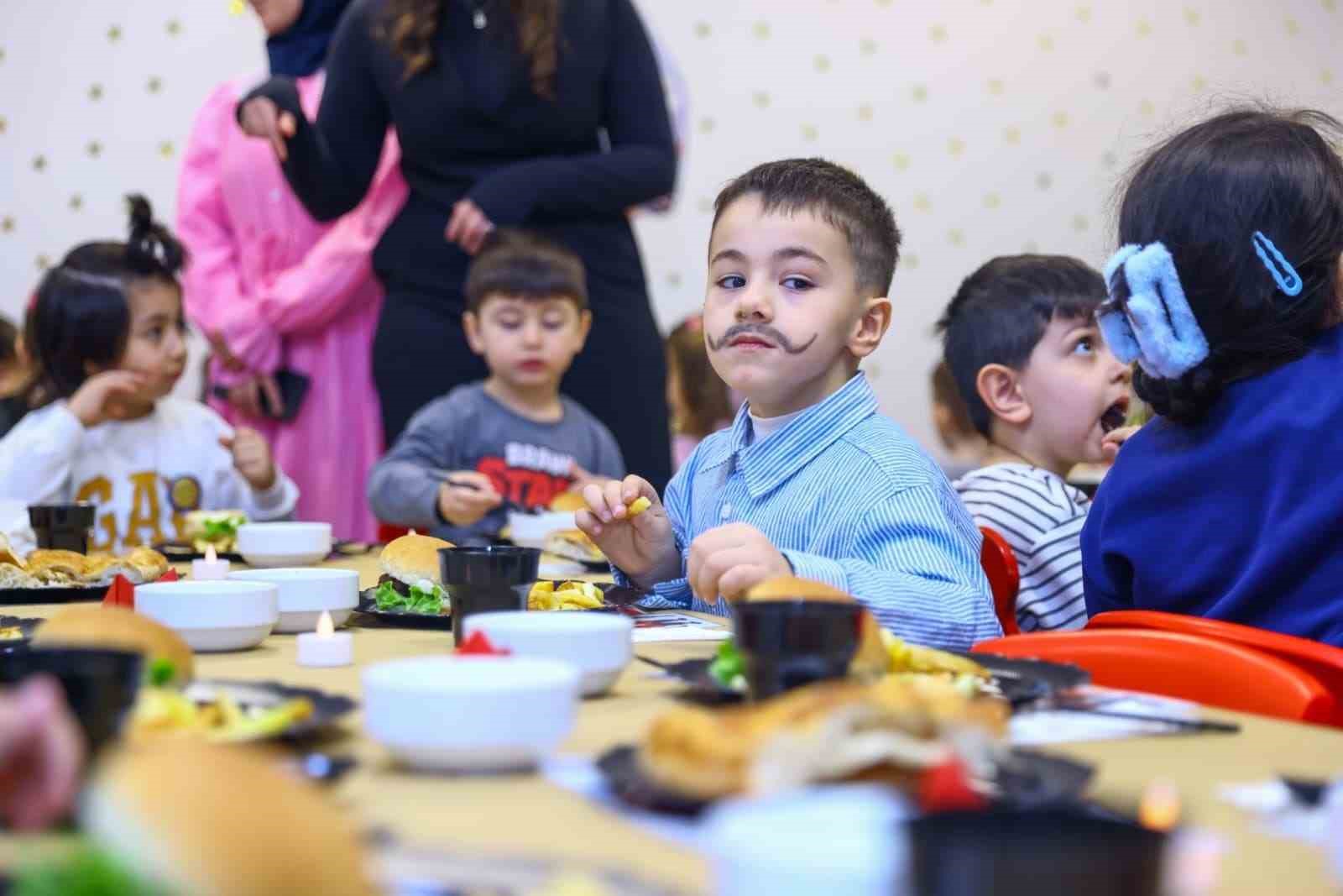 Canik’te minikler, tekne oruçlarını Başkan Kurnaz ile birlikte açtı
