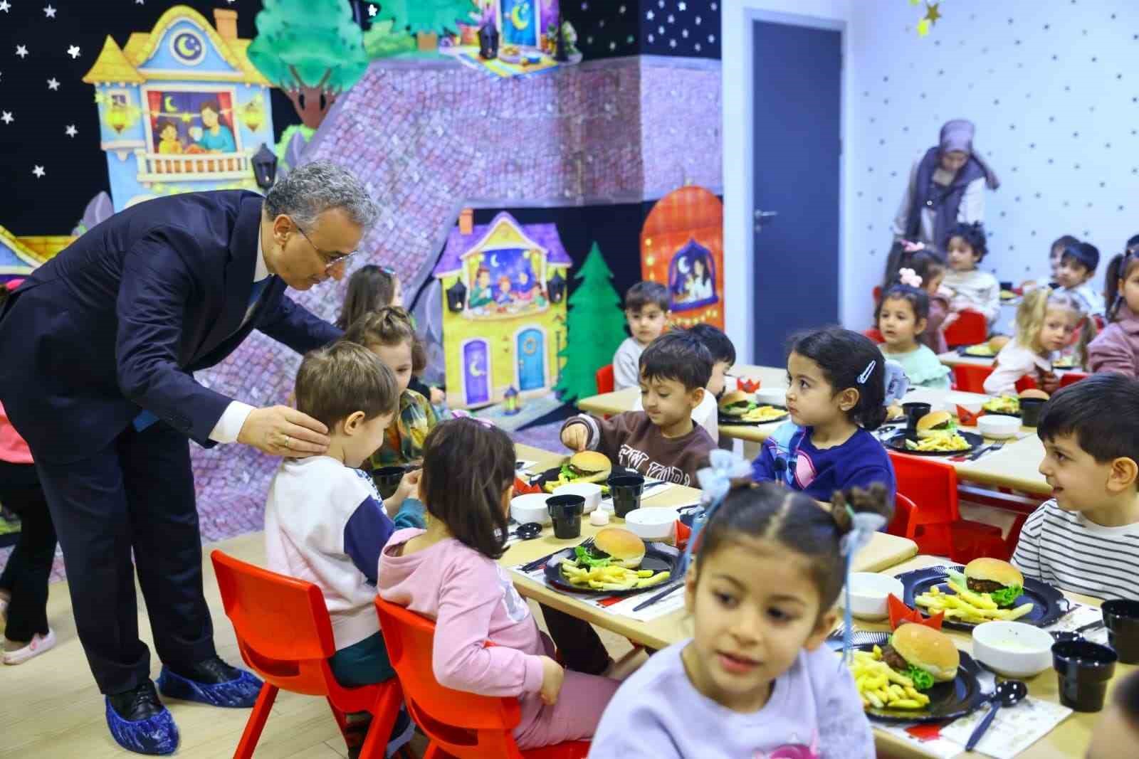 Canik’te minikler, tekne oruçlarını Başkan Kurnaz ile birlikte açtı
