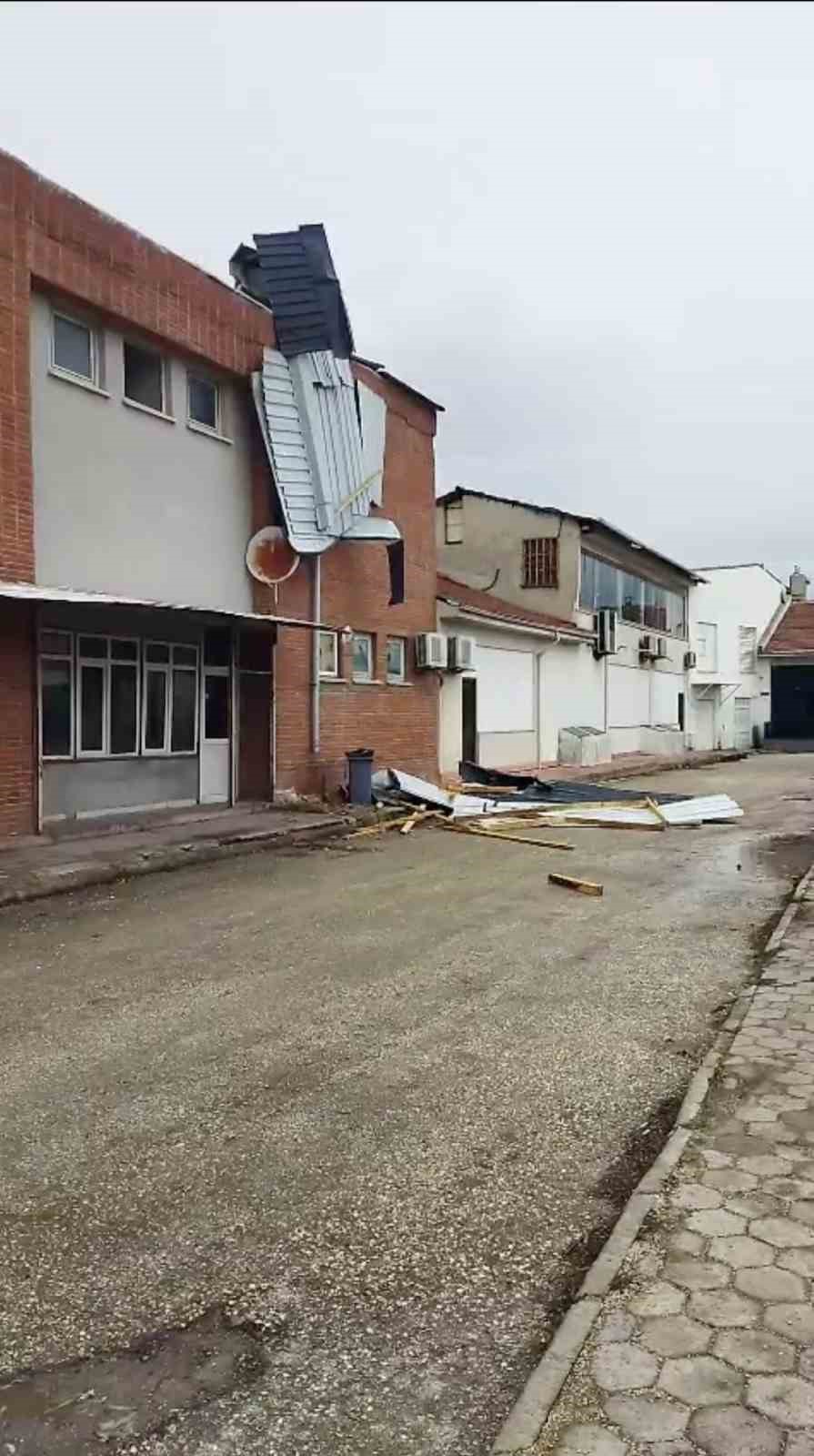 Çankaya Mahallesi’nde fırtına maddi hasara yol açtık
