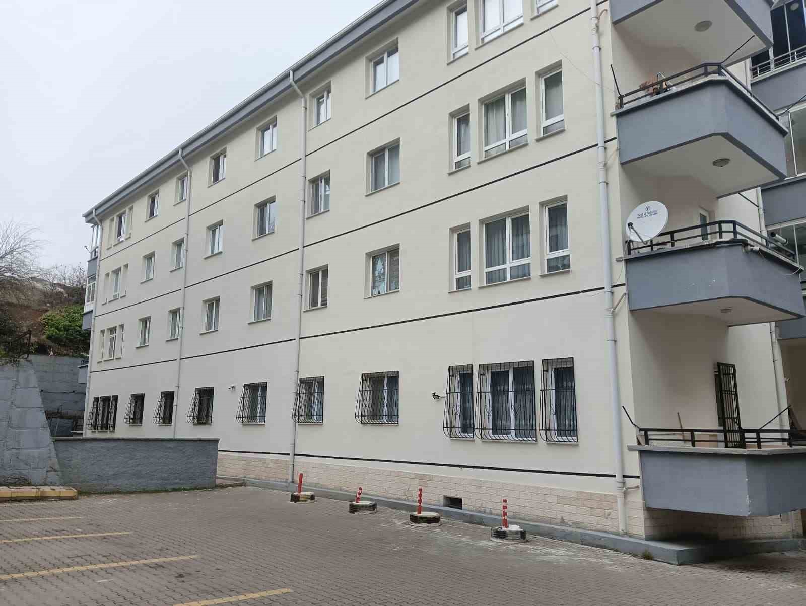 Çankaya’da çökme oluşan apartmanda yaşayanlar tedbir amaçlı tahliye edildi
