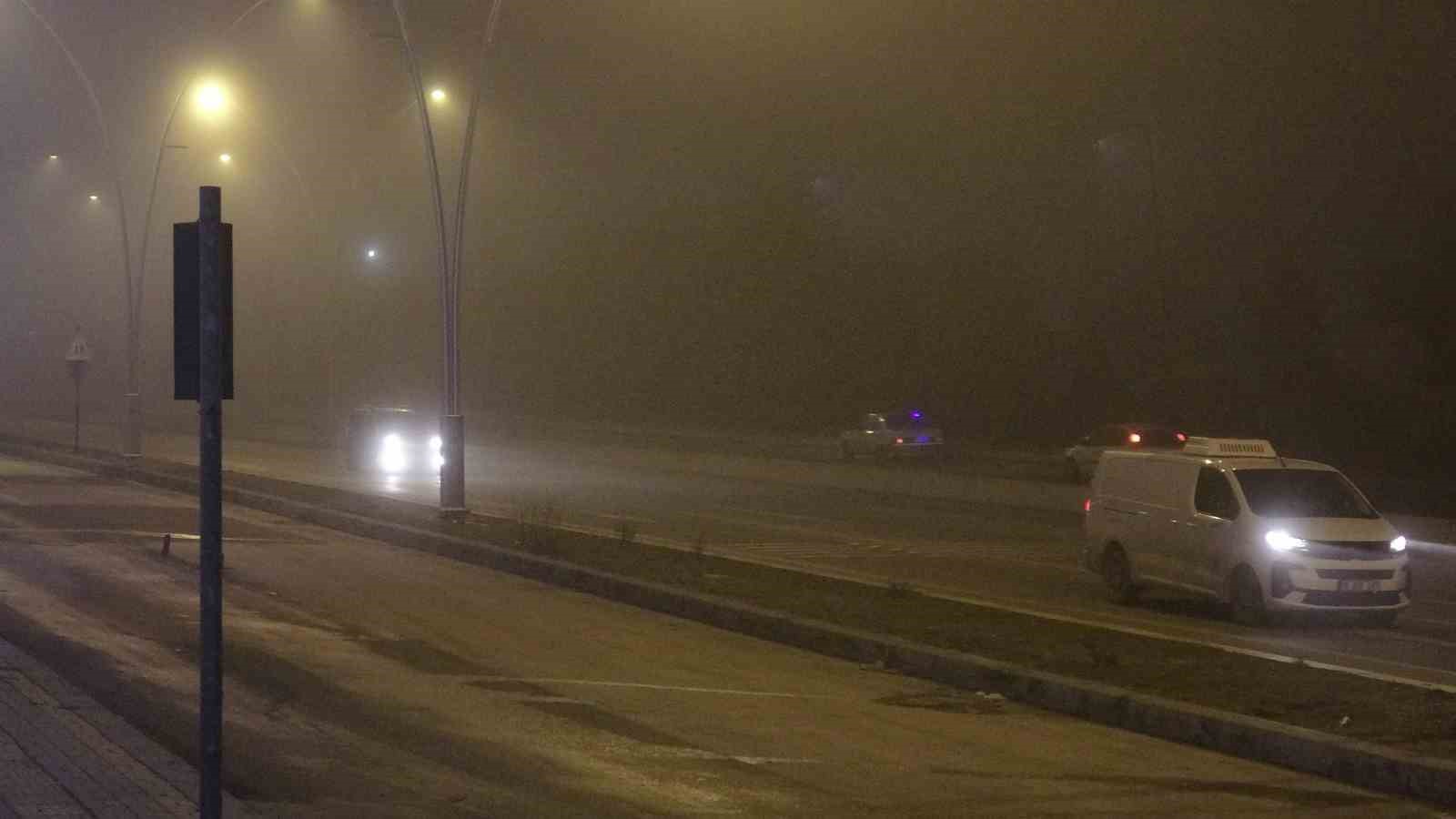 Çankırı’da etkili olan sis görüş mesafesini 50 metreye düşürdü
