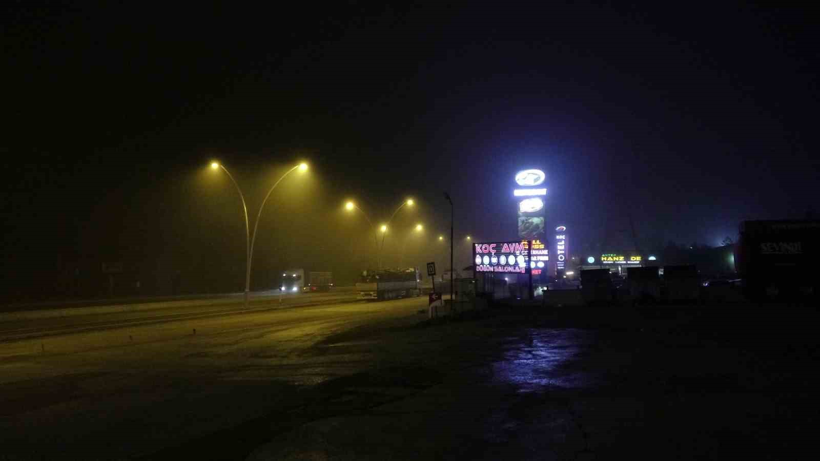 Çankırı’da etkili olan sis görüş mesafesini 50 metreye düşürdü
