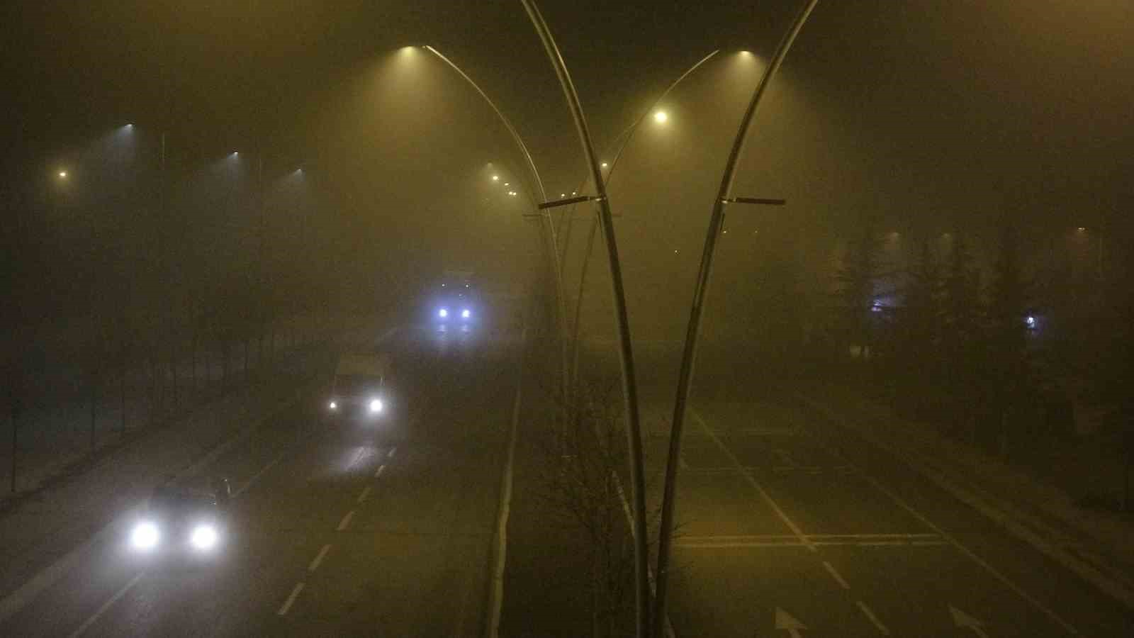 Çankırı’da etkili olan sis görüş mesafesini 50 metreye düşürdü
