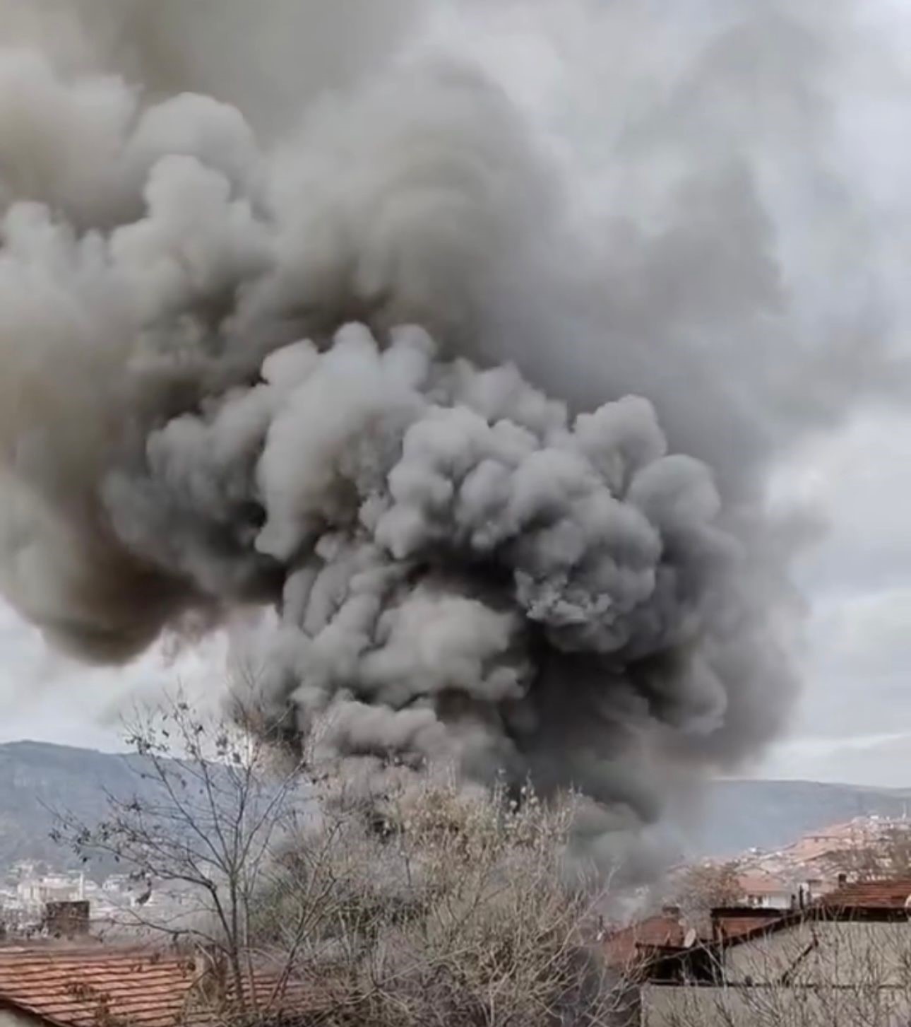 Çankırı’da evin çatısı alevlere teslim oldu
