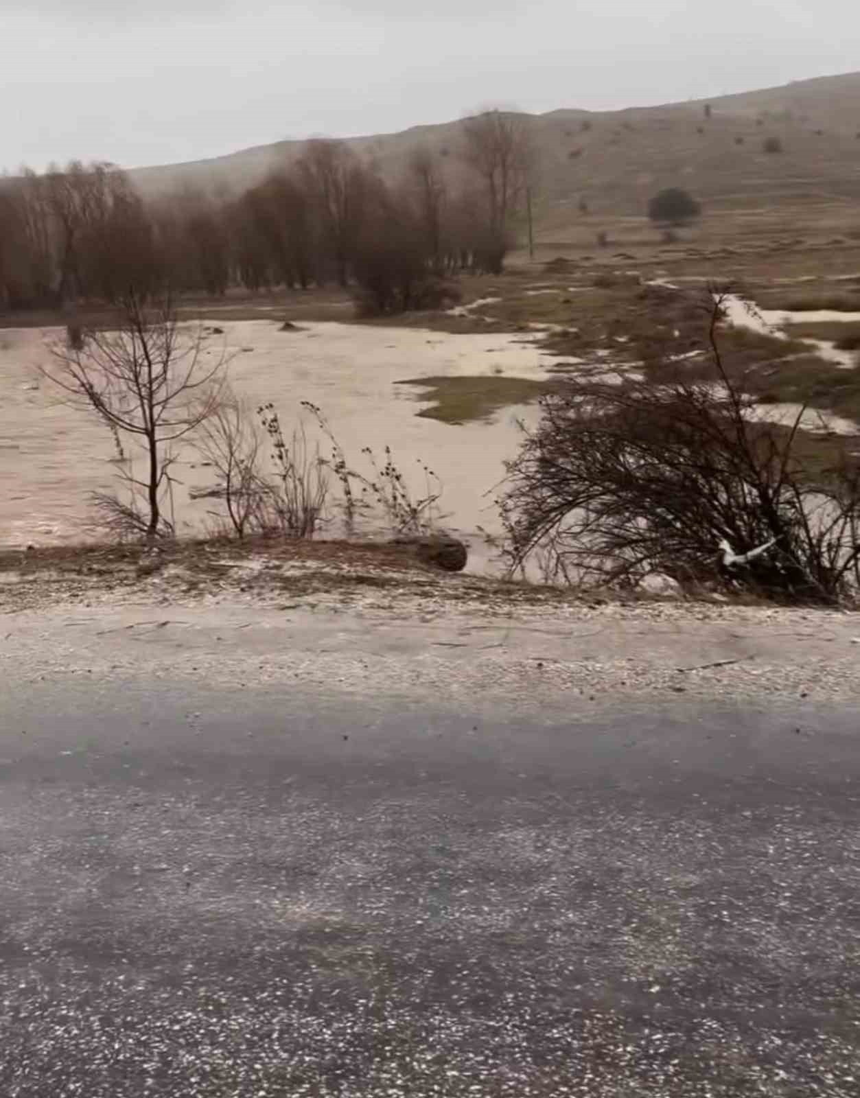 Çankırı’da sağanak sonrası baraj taştı

