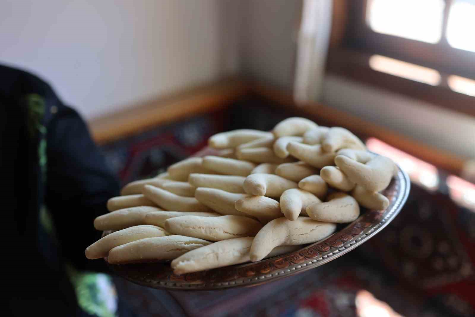 Çankırı’nın tescilli lezzeti: "Ehlibilir kurabiyesi"
Çankırı’nın tescilli lezzeti: "Ehlibilir kurabiyesi"