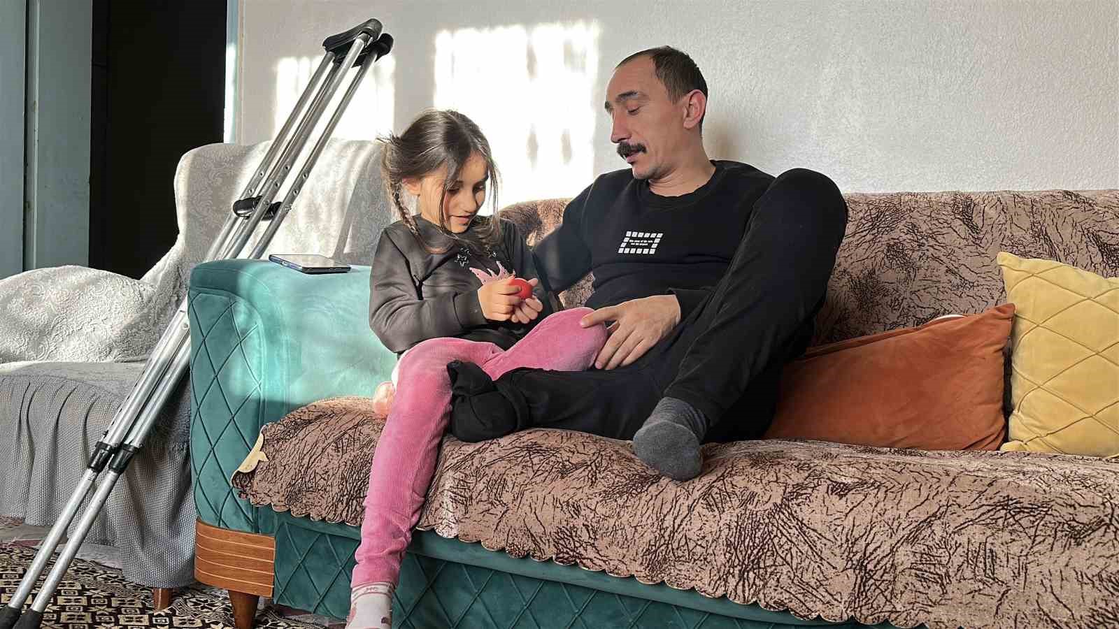 Çapa makinesi kaptırdığı bacağını kaybeden babanın en büyük isteği kızıyla birlikte gezebilmek
