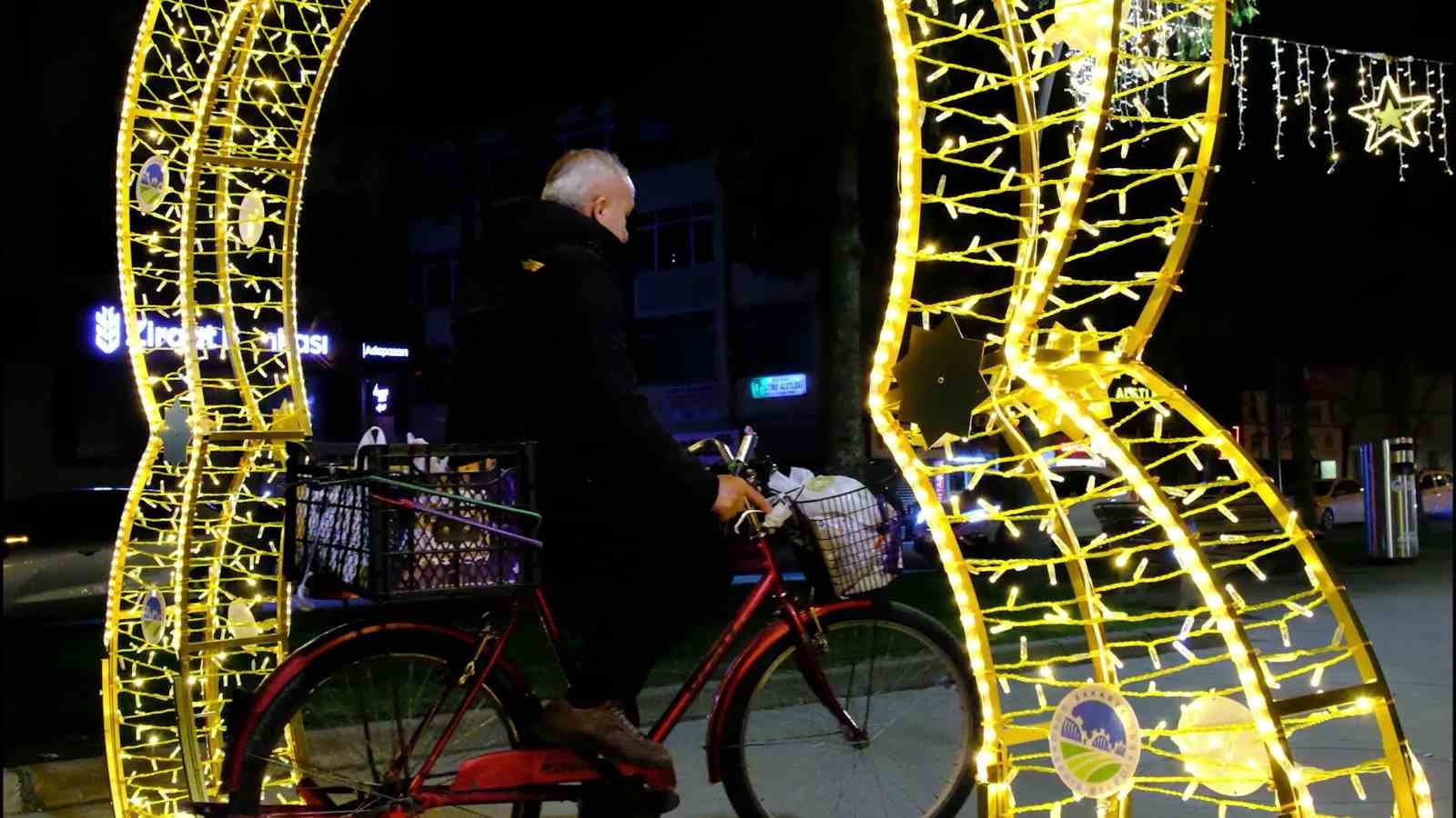 Çark Caddesi Ramazan ayına özel led ışıklarla süslendi
