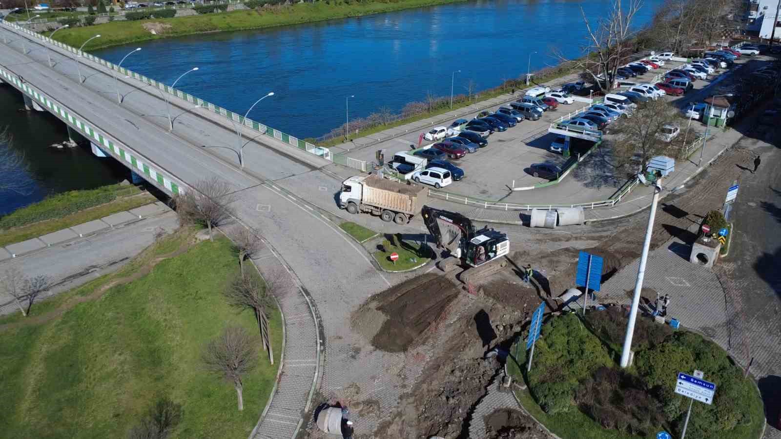 Çarşamba Ali Fuat Başgil Köprüsü trafiğe kapatıldı
