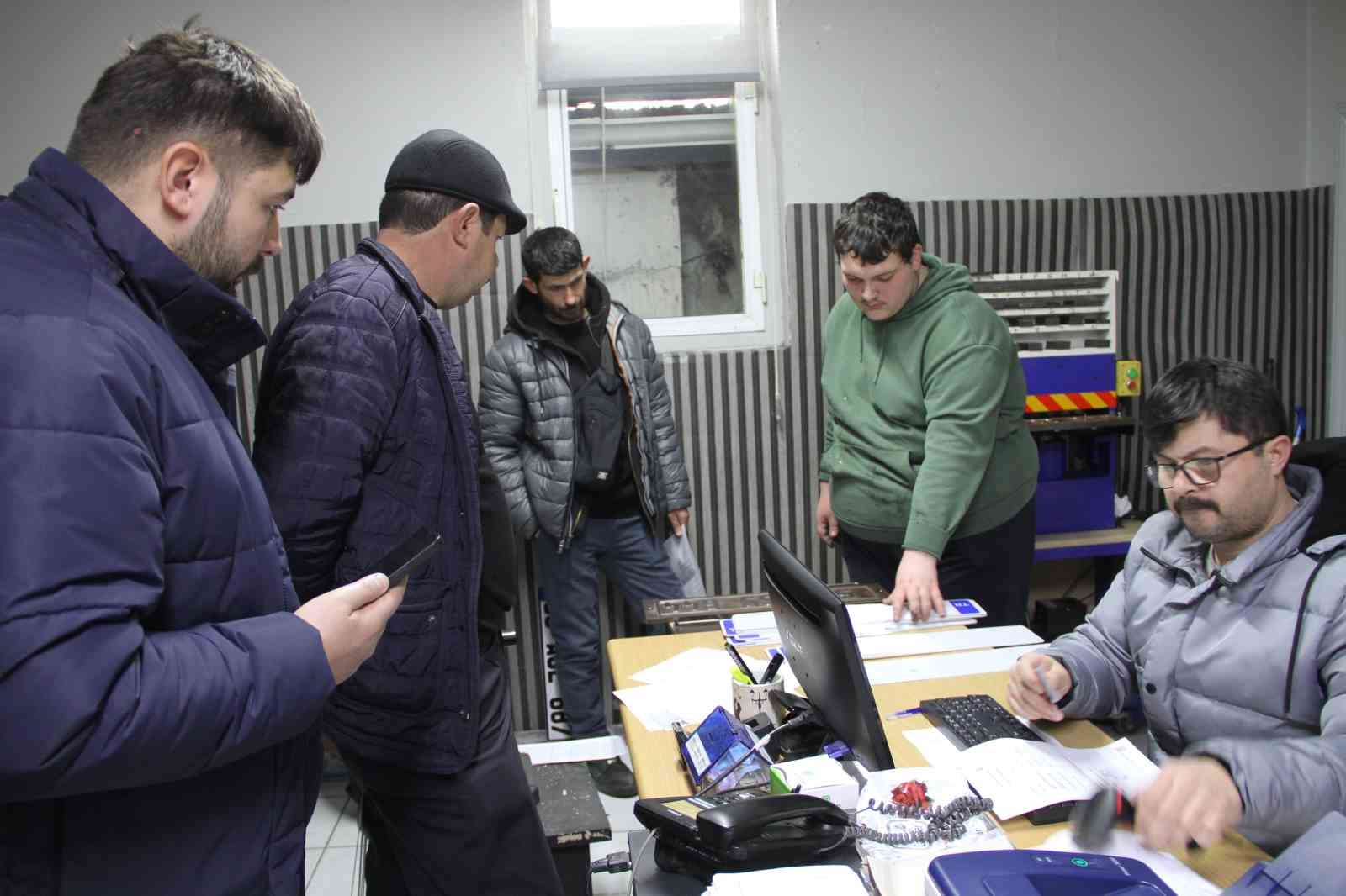 Çarşamba’da ‘app plaka’ paniği: Şoförler odası doldu taştı
