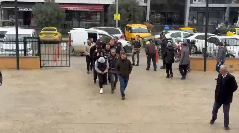 Casperlar liderine "Diplomatik Kaçış" operasyonu: Soruşturmada çarpıcı detaylar
Casperlar liderine "Diplomatik Kaçış" operasyonu: Soruşturmada çarpıcı detaylar