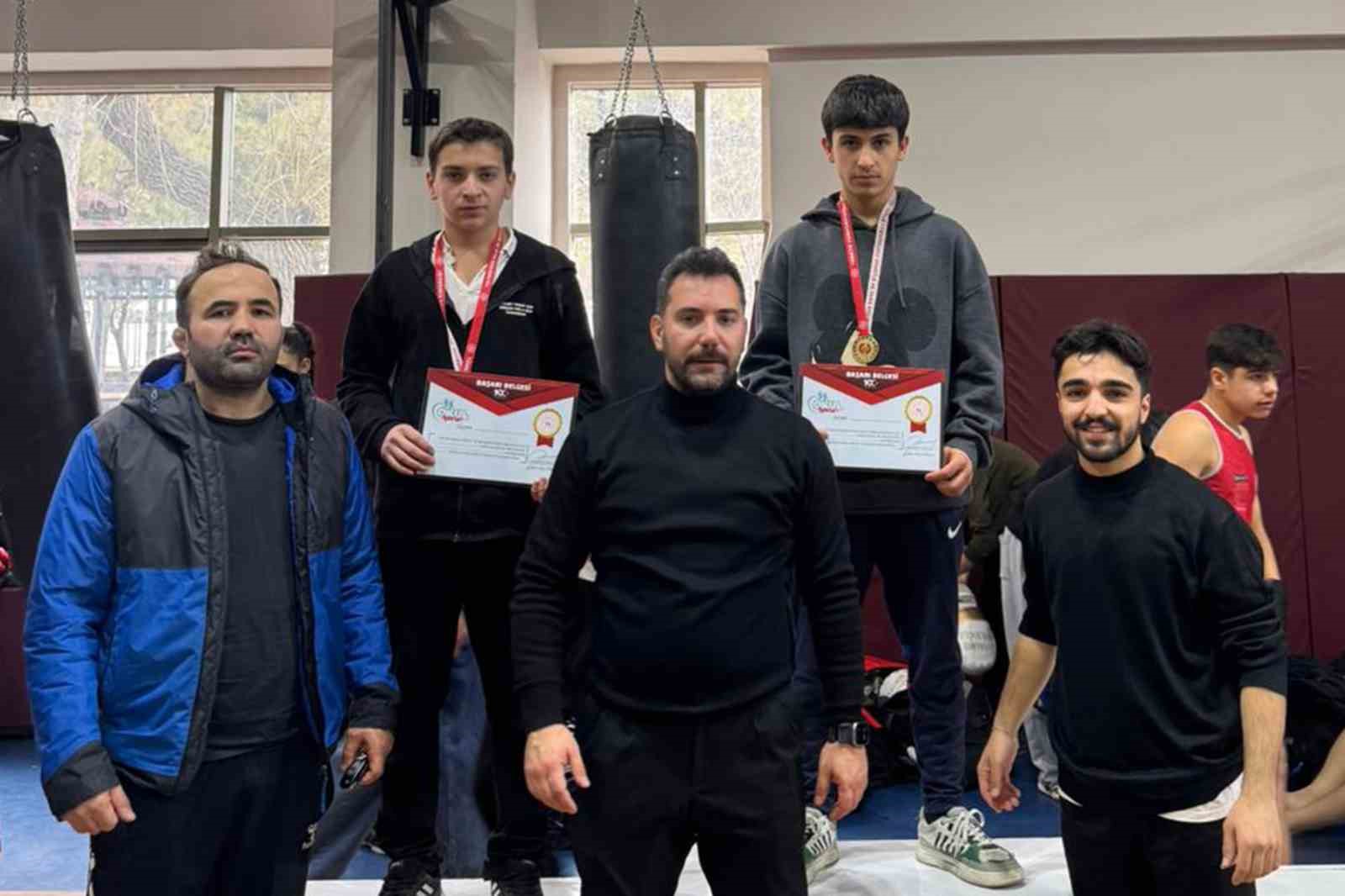 Çataklı öğrenciler Muay Thai İl Şampiyonası’nda derece elde etti
