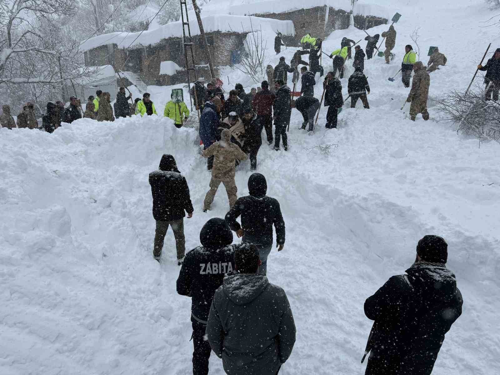 Çatak’ta çığ faciası: Kayıp kadın kurtarıldı
