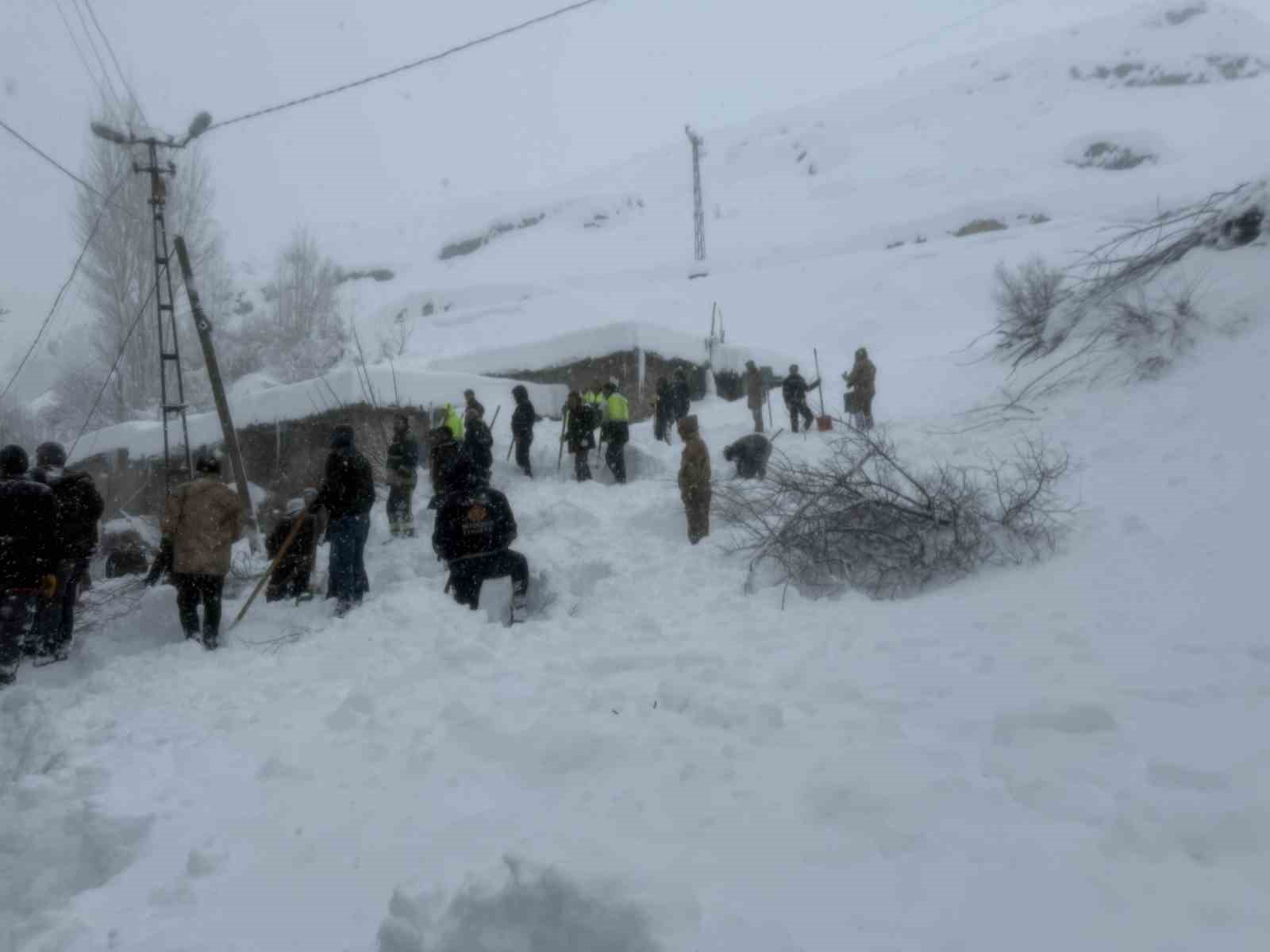 Çatak’ta çığ faciası: Kayıp kadın kurtarıldı
