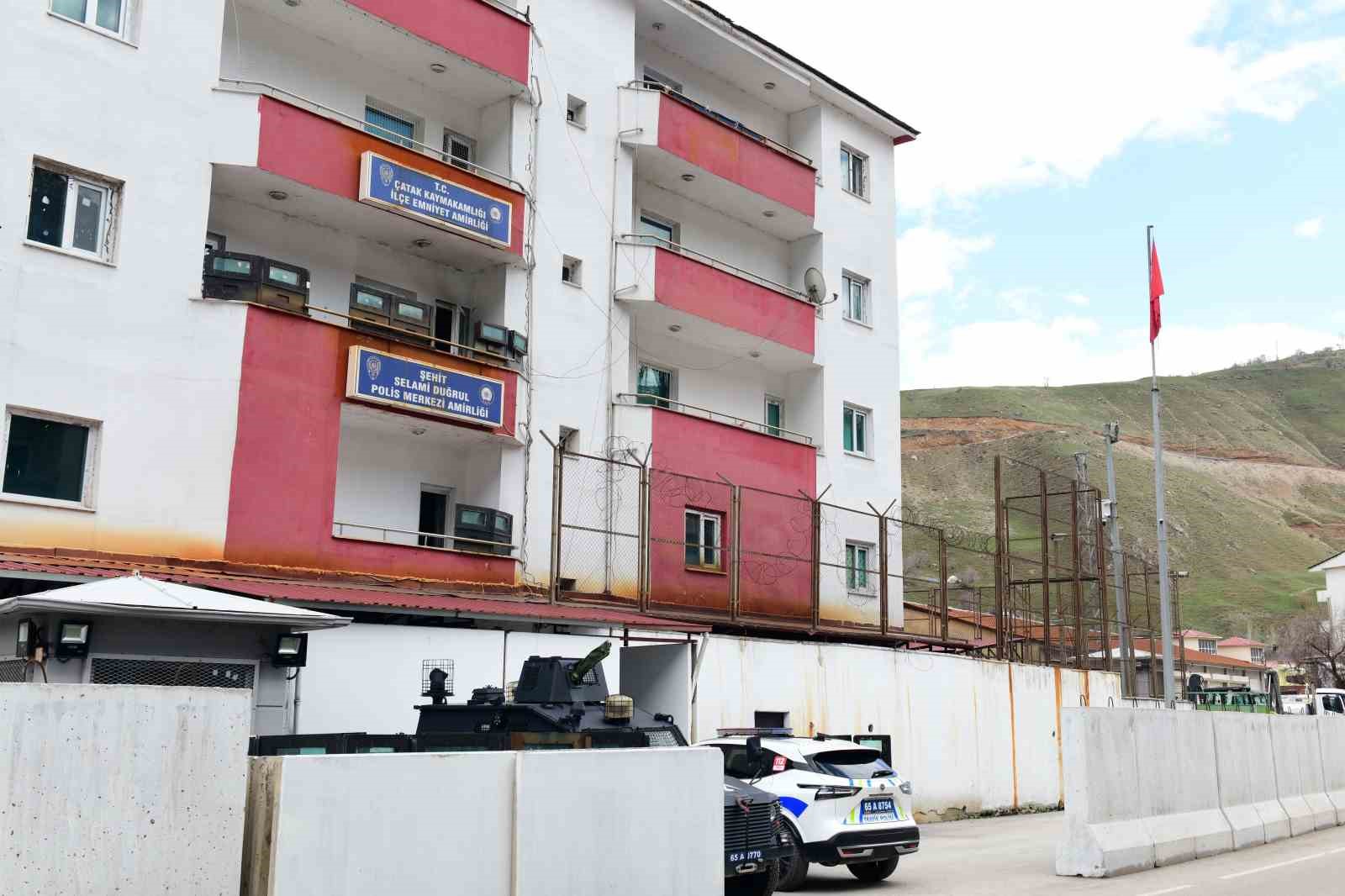 Çatak’ta ehliyet sınavı çetesine suçüstü: 8 gözaltı
