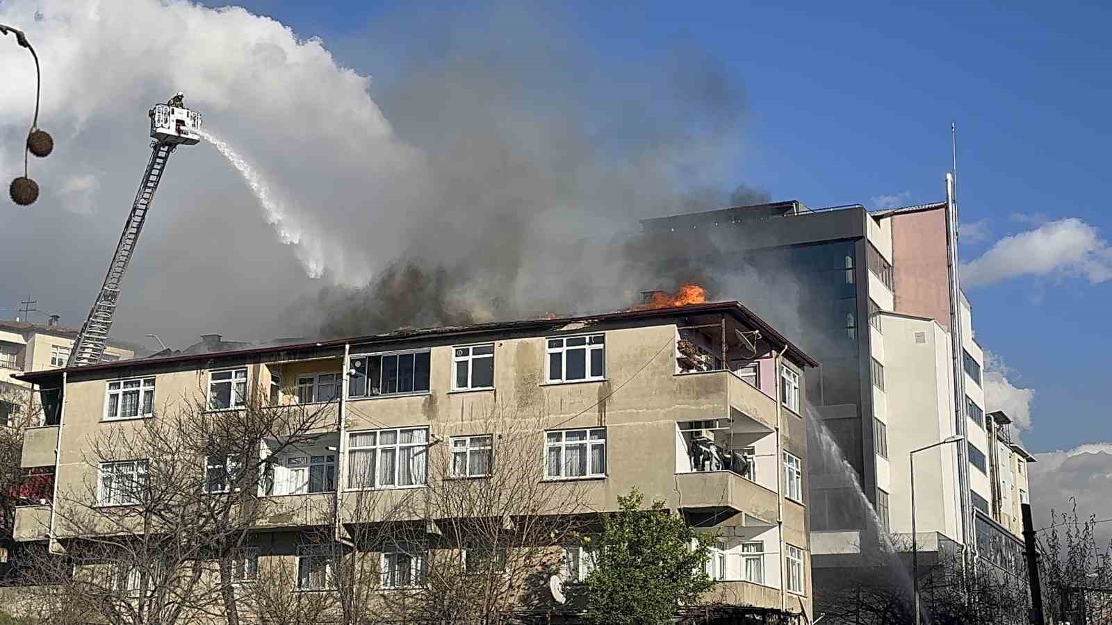 Çatı onarımı sırasında yangın çıktı
