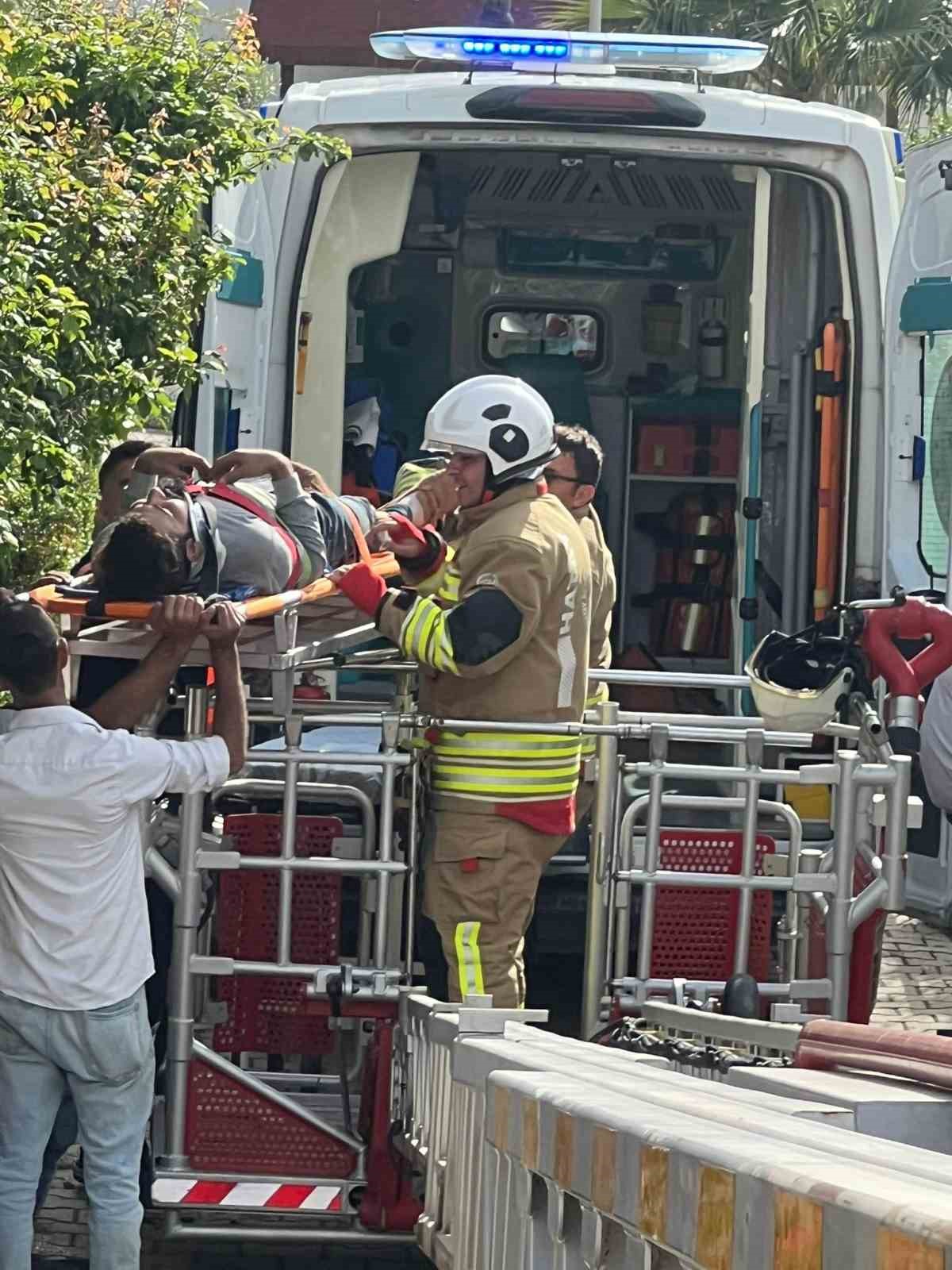 Çatı tadilatında üzerine su deposu devrilen işçi yaralandı
