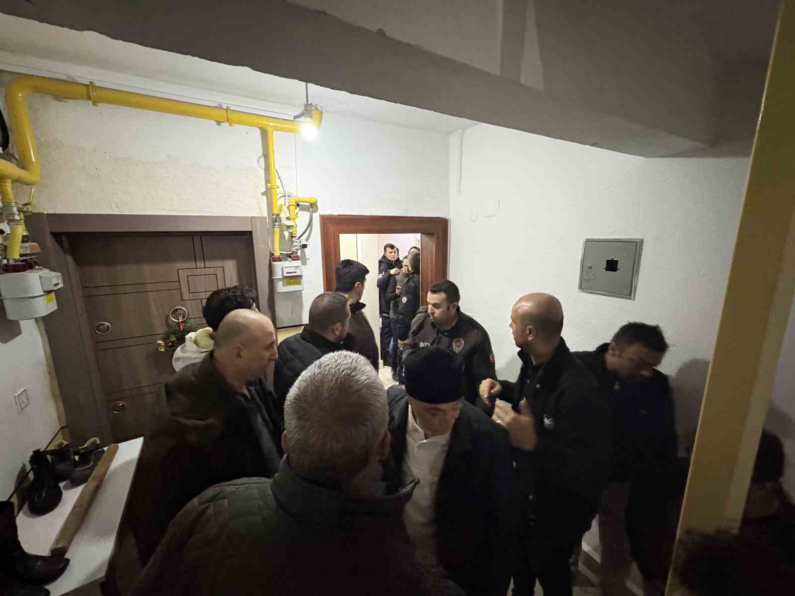 Çatıdan apartman boşluğuna düşen şahıs hayatını kaybetti
