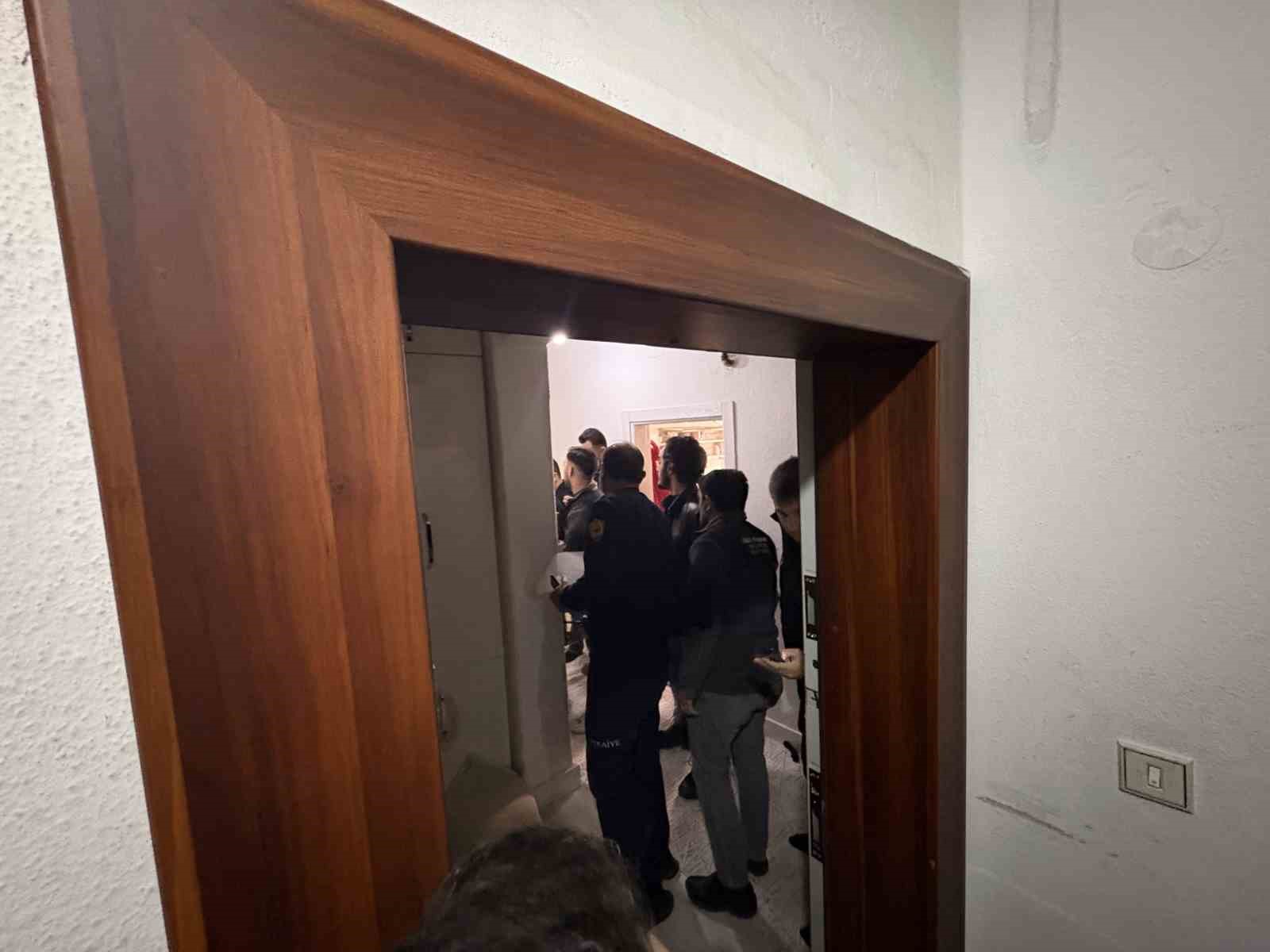 Çatıdan apartman boşluğuna düşen şahıs hayatını kaybetti
