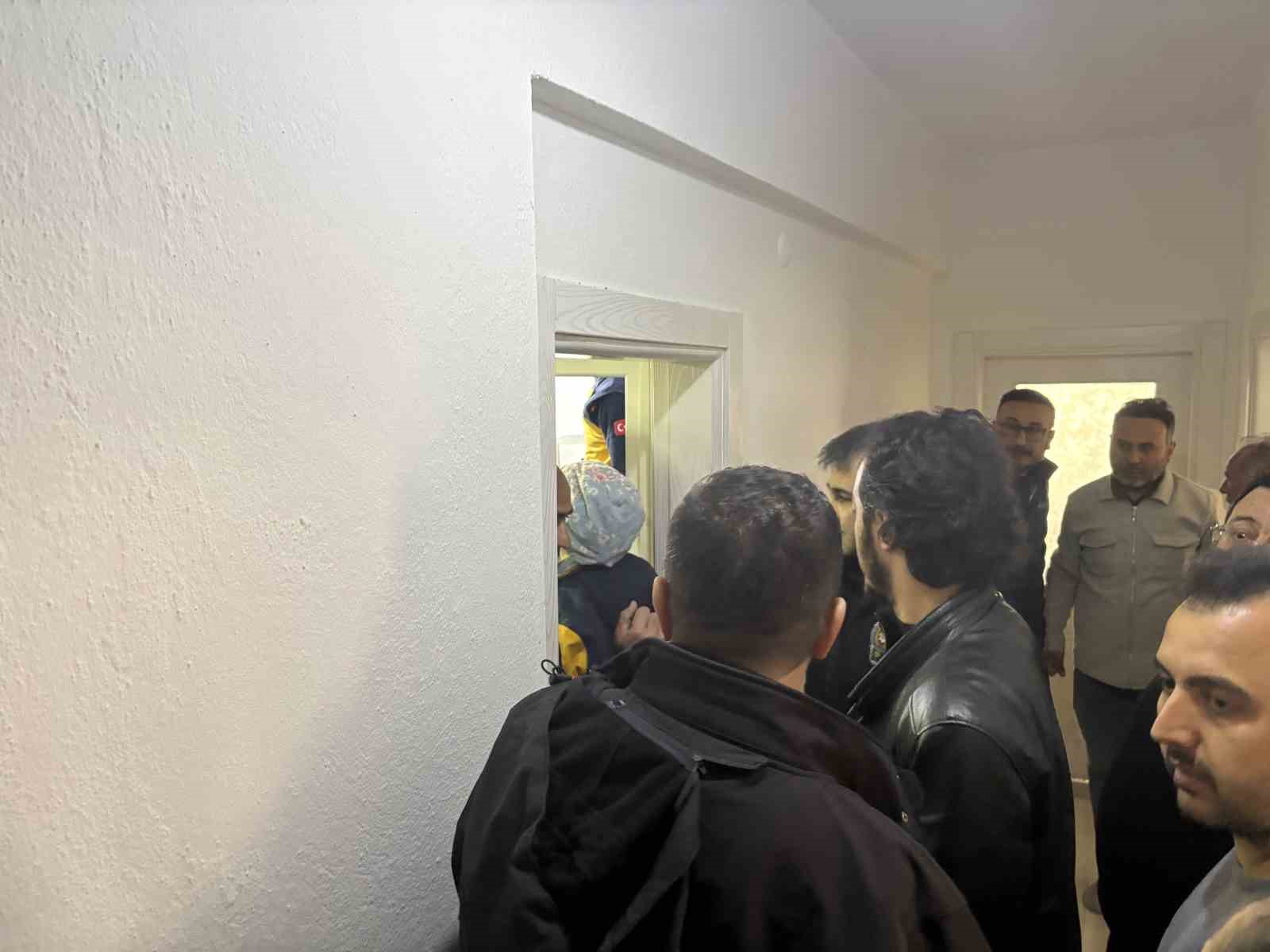 Çatıdan apartman boşluğuna düşen şahıs hayatını kaybetti
