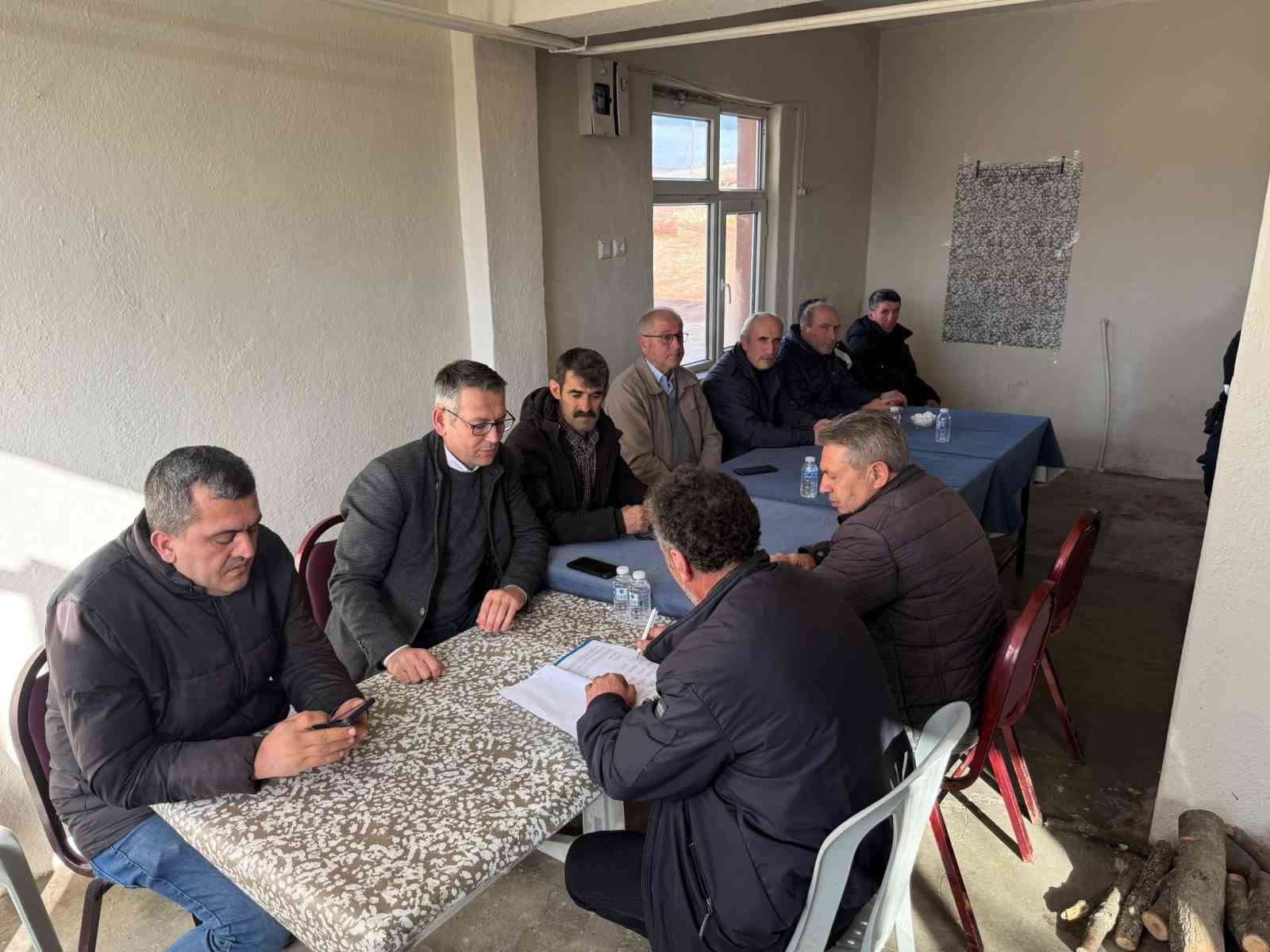 Çavdarhisar Kaymakamı Murat Ak muhtarlarla bir araya geldi
