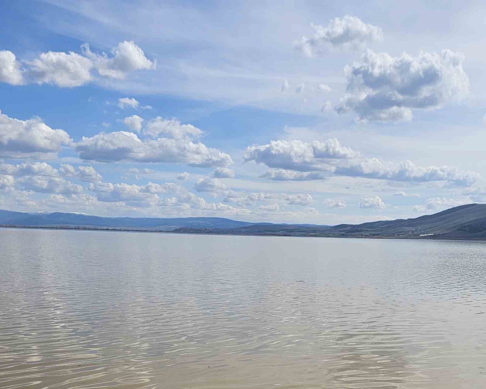 Çavuşçu Gölü çatlamış topraktan göl görünümüne kavuşmaya başladı
