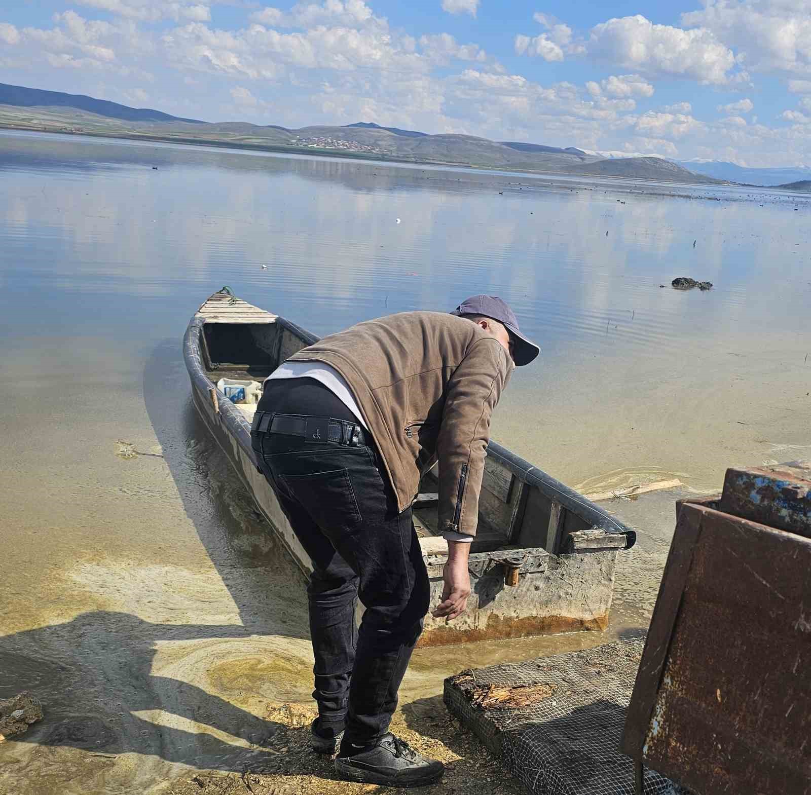 Çavuşçu Gölü çatlamış topraktan göl görünümüne kavuşmaya başladı
