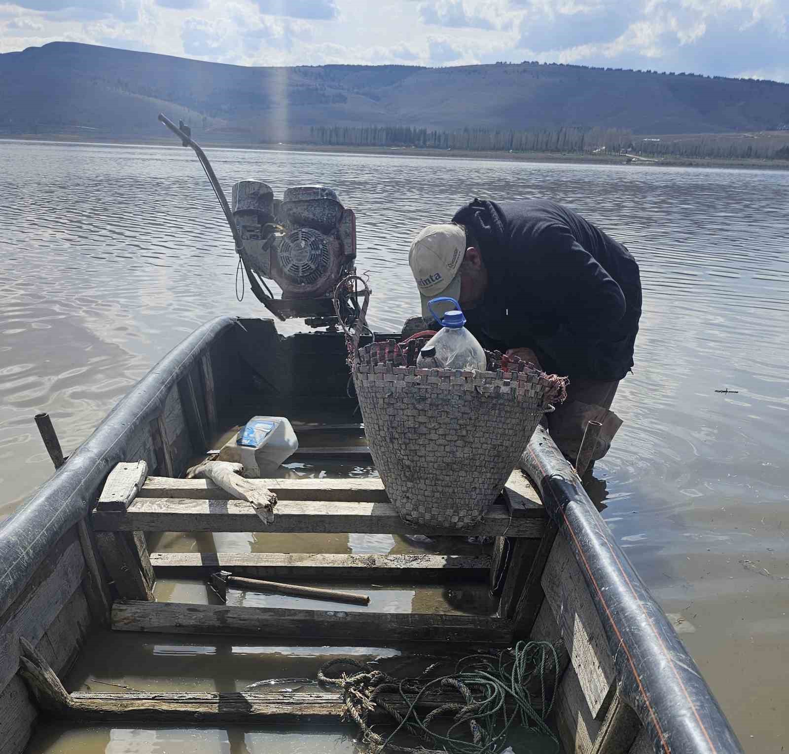 Çavuşçu Gölü çatlamış topraktan göl görünümüne kavuşmaya başladı
