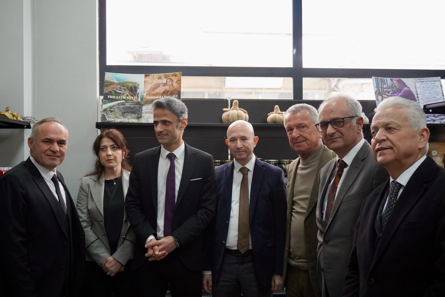 ÇAY-KA Lezzet Fabrikası’nda kadınlar üretecek, yöresel ürünler tanıtılacak
ÇAY-KA Lezzet Fabrikası’nda kadınlar üretecek, yöresel ürünler tanıtılacak