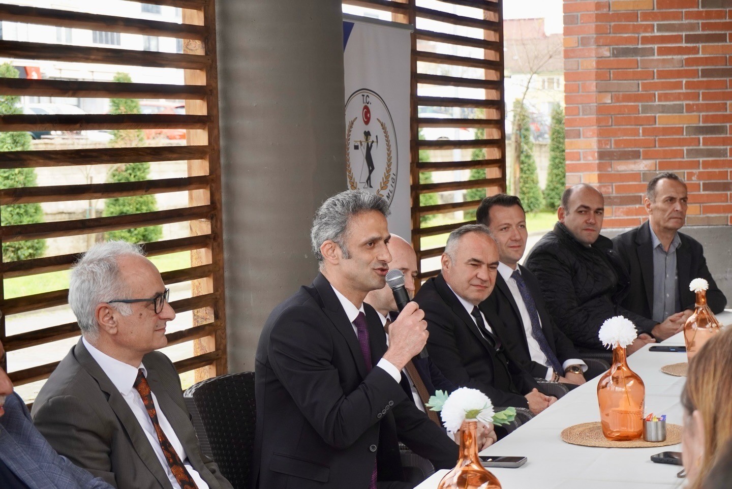 ÇAY-KA Lezzet Fabrikası’nda kadınlar üretecek, yöresel ürünler tanıtılacak
ÇAY-KA Lezzet Fabrikası’nda kadınlar üretecek, yöresel ürünler tanıtılacak