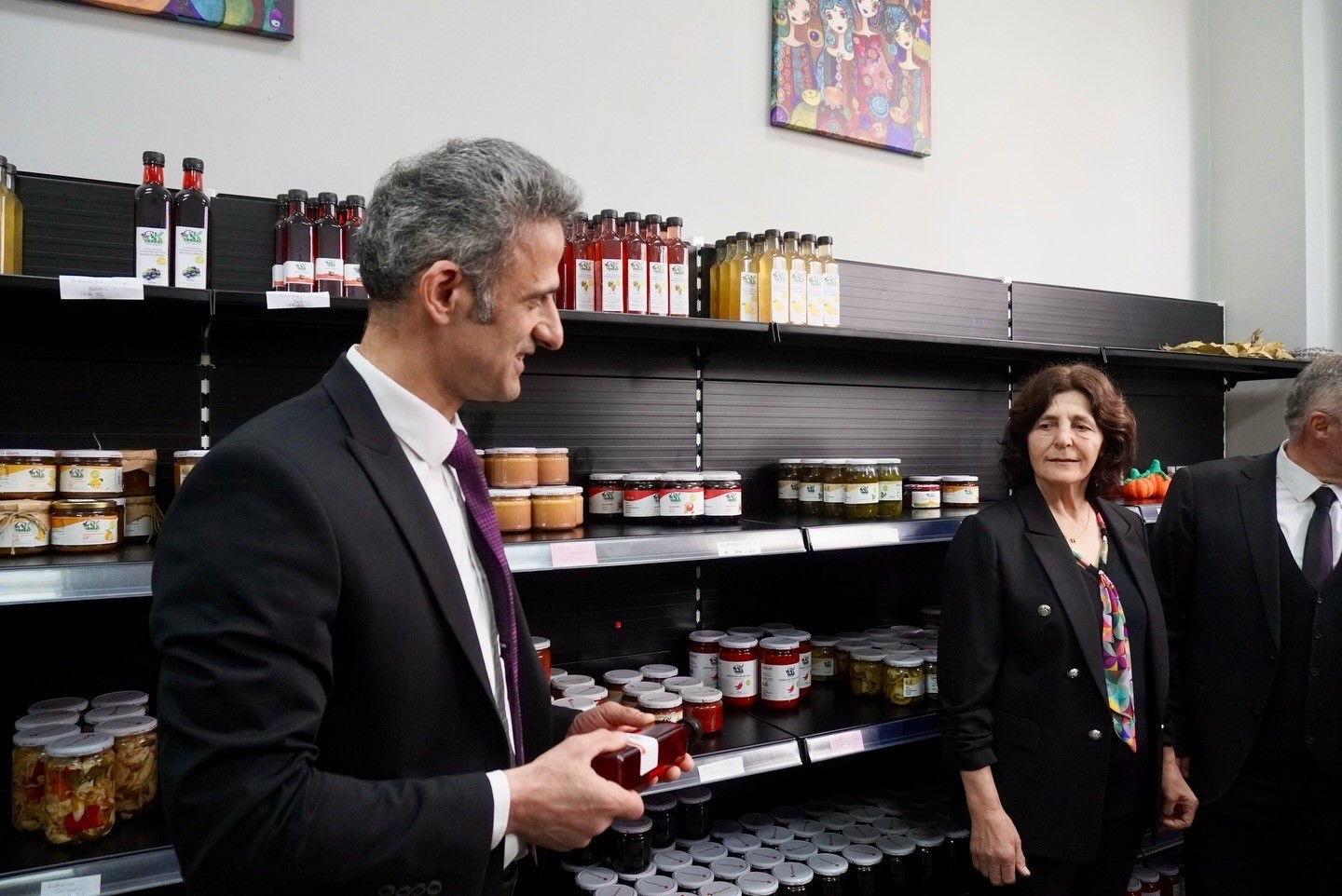 ÇAY-KA Lezzet Fabrikası’nda kadınlar üretecek, yöresel ürünler tanıtılacak
ÇAY-KA Lezzet Fabrikası’nda kadınlar üretecek, yöresel ürünler tanıtılacak