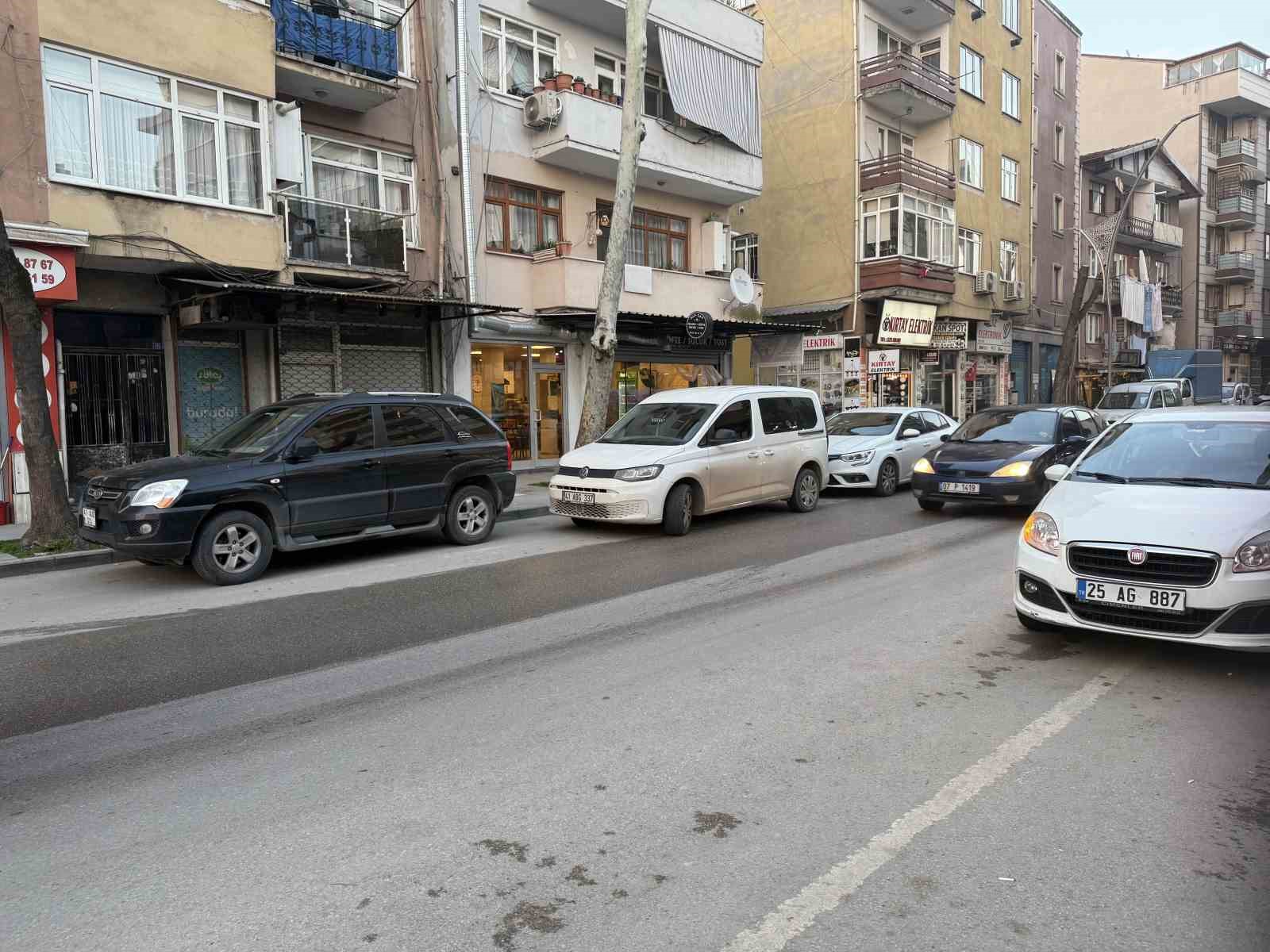 Çay ocağına pompalı tüfekle ateş açıldı, 2 kişi yaralandı
