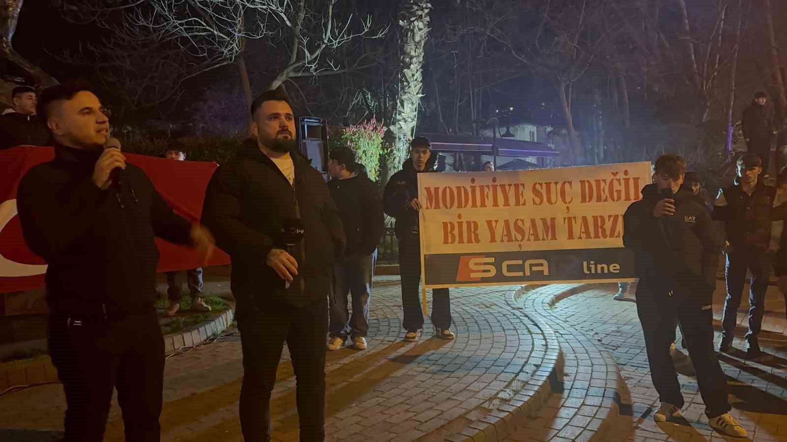 Çaycuma’da modifiye tutkunları, "Modifiye suç değil, yaşam tarzıdır"
Çaycuma’da modifiye tutkunları, "Modifiye suç değil, yaşam tarzıdır"
