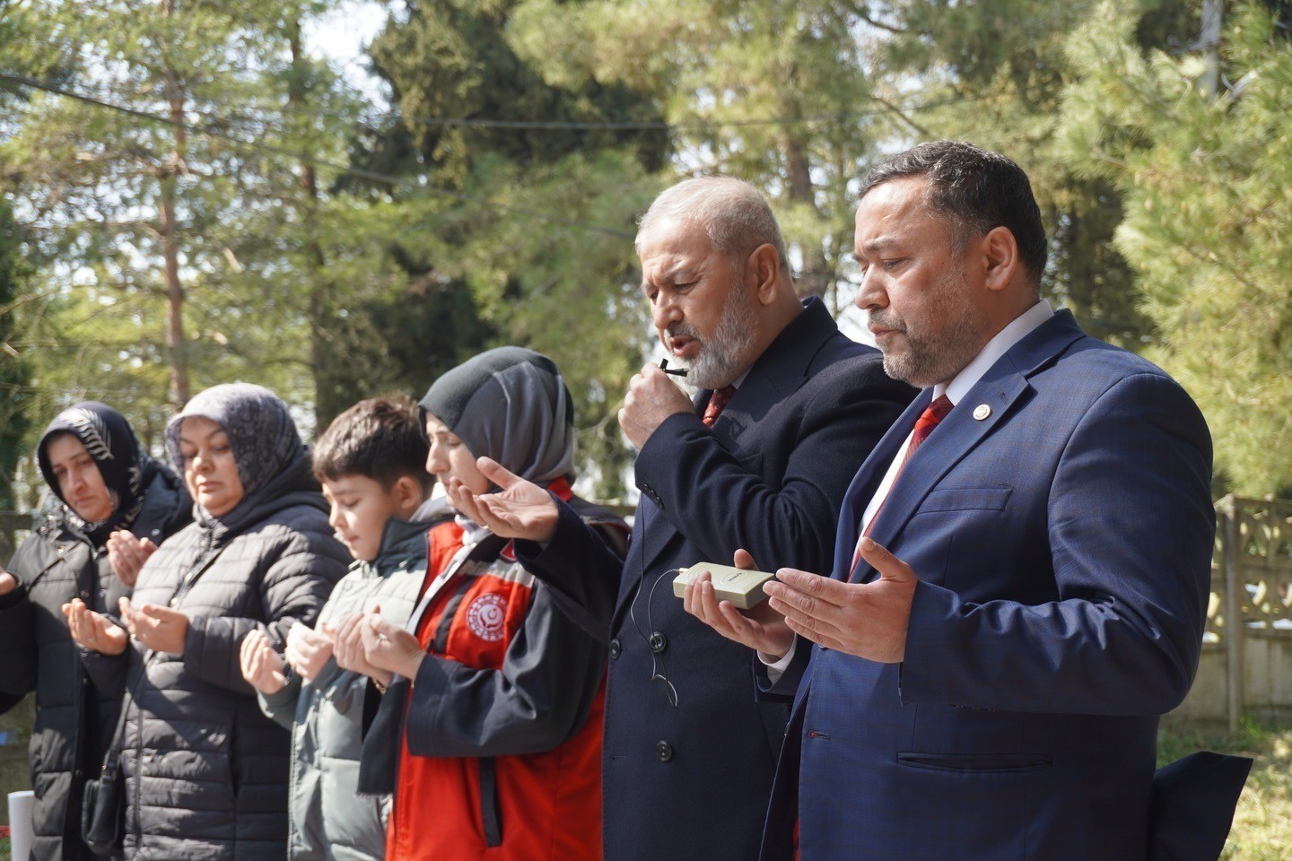 Çaycuma’da şehitlerin kabirleri başında dualar edildi
