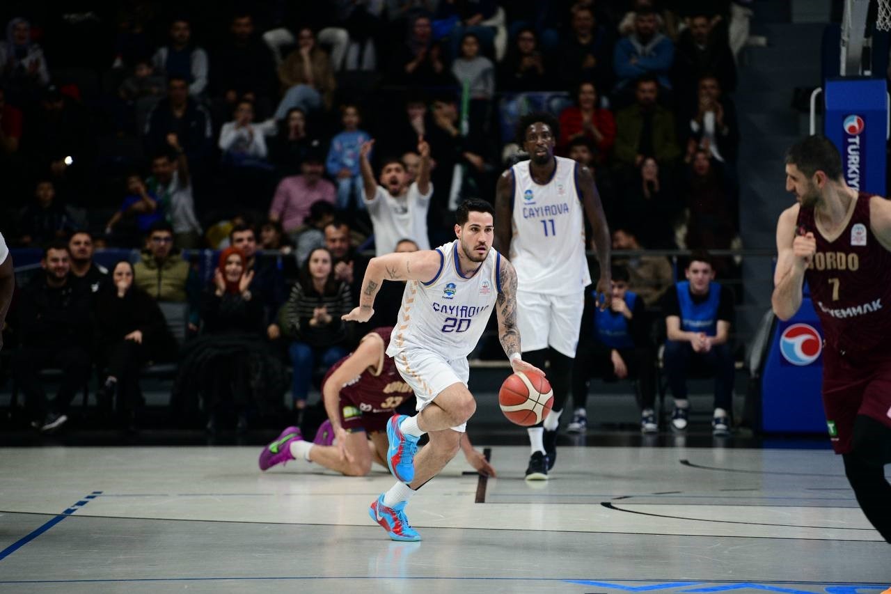 Çayırova Belediyesi 17 sayı geriden gelip kazandı
