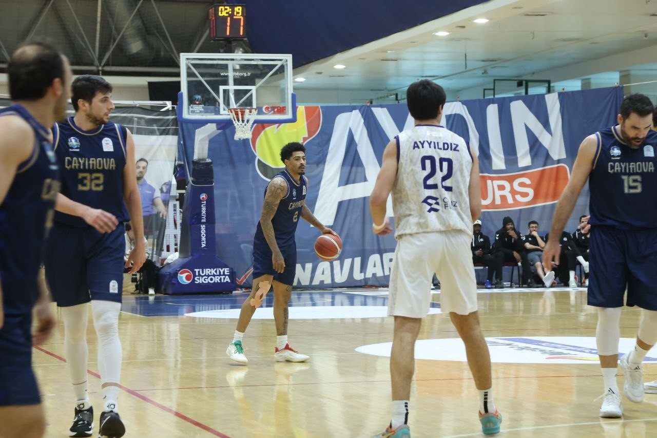 Çayırova Belediyesi sezonu şampiyon tamamladı
