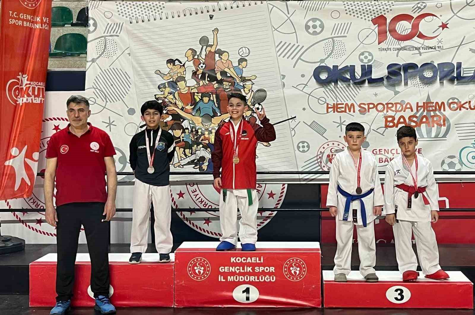 Çayırova’ya karatede 15 madalya birden
