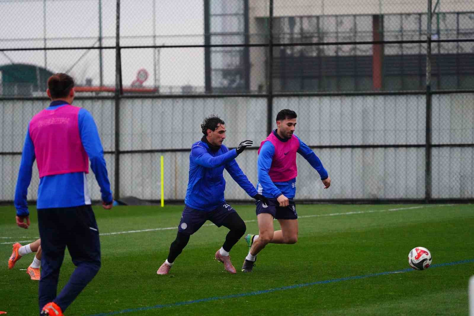 Çaykur Rizespor Fatih Karagümrük maçı hazırlıklarına başladı
