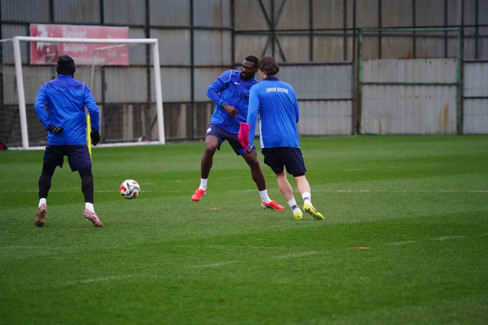 Çaykur Rizespor, Kasımpaşa maçı hazırlıkları sürdürdü
