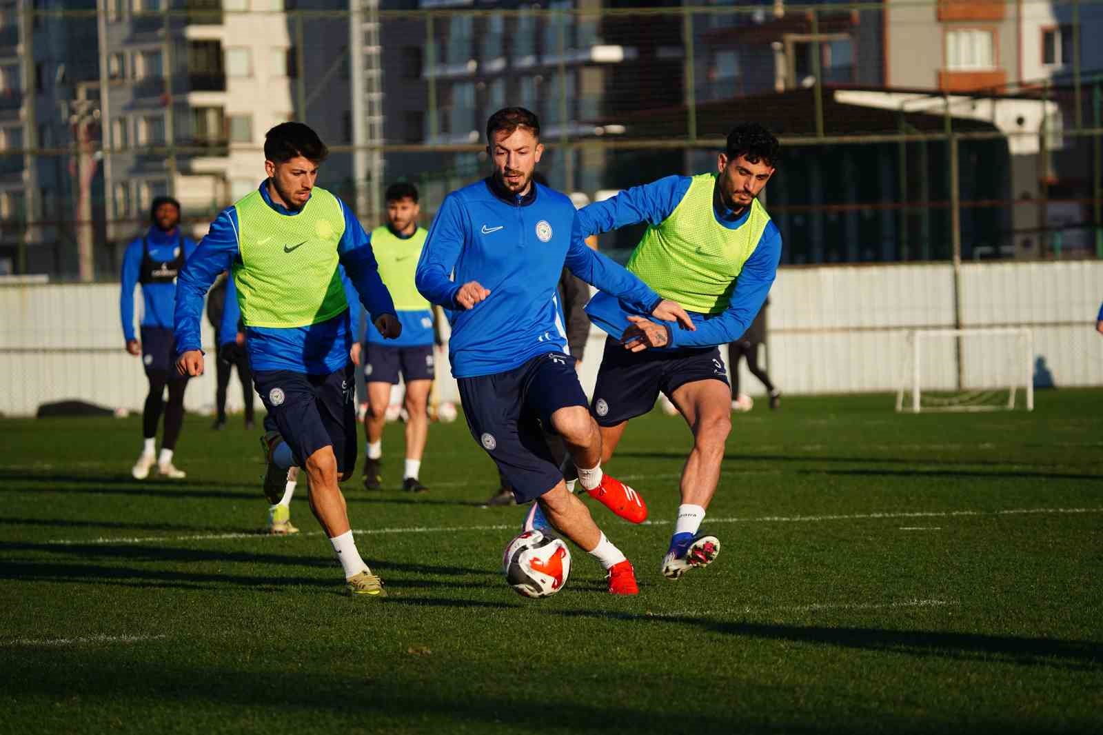 Çaykur Rizespor, Trabzonspor hazırlıklarına başladı
