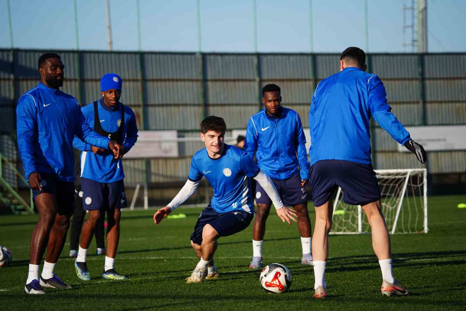 Çaykur Rizespor, Trabzonspor hazırlıklarına başladı
