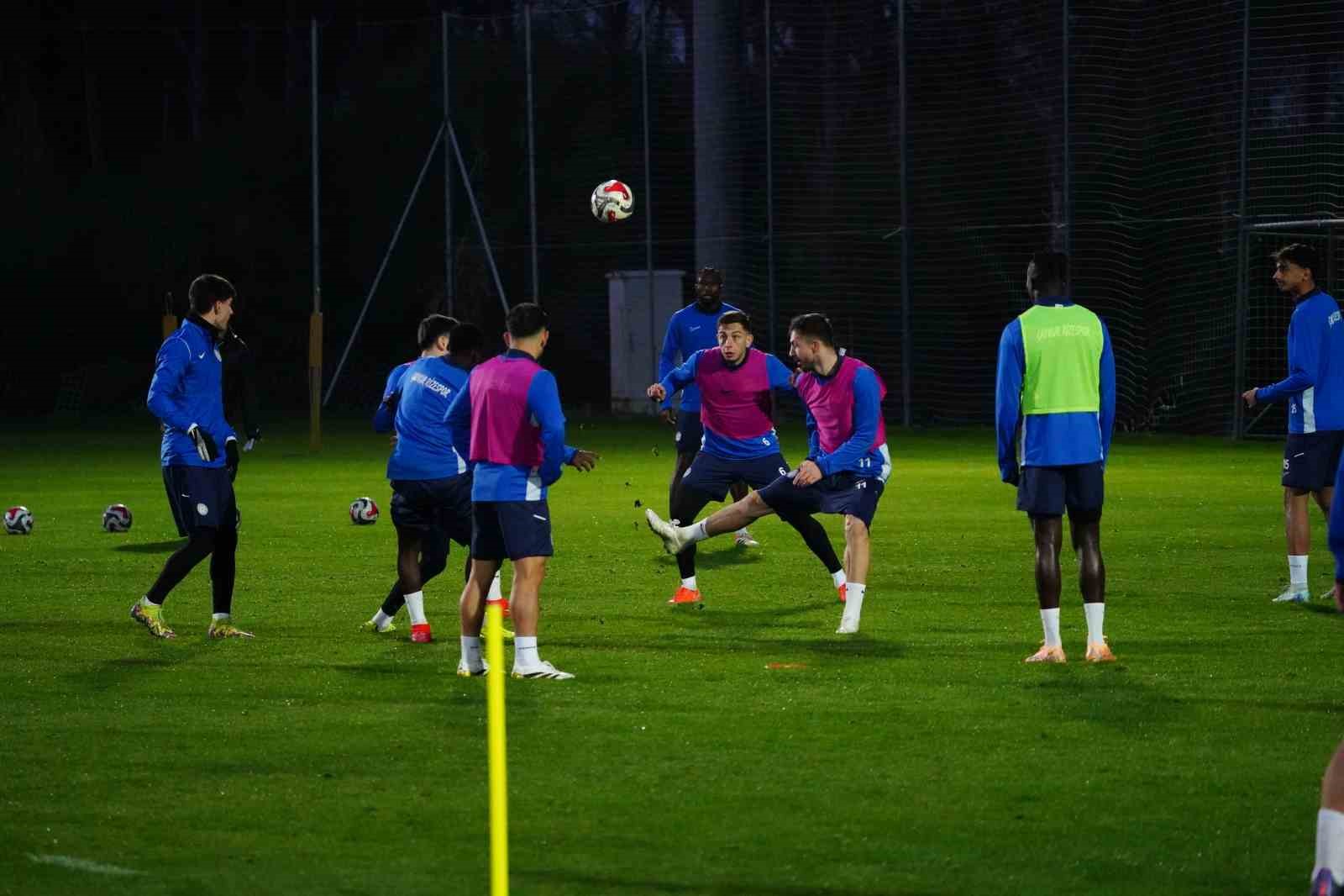 Çaykur Rizespor’da devre arası hazırlıkları sürüyor
