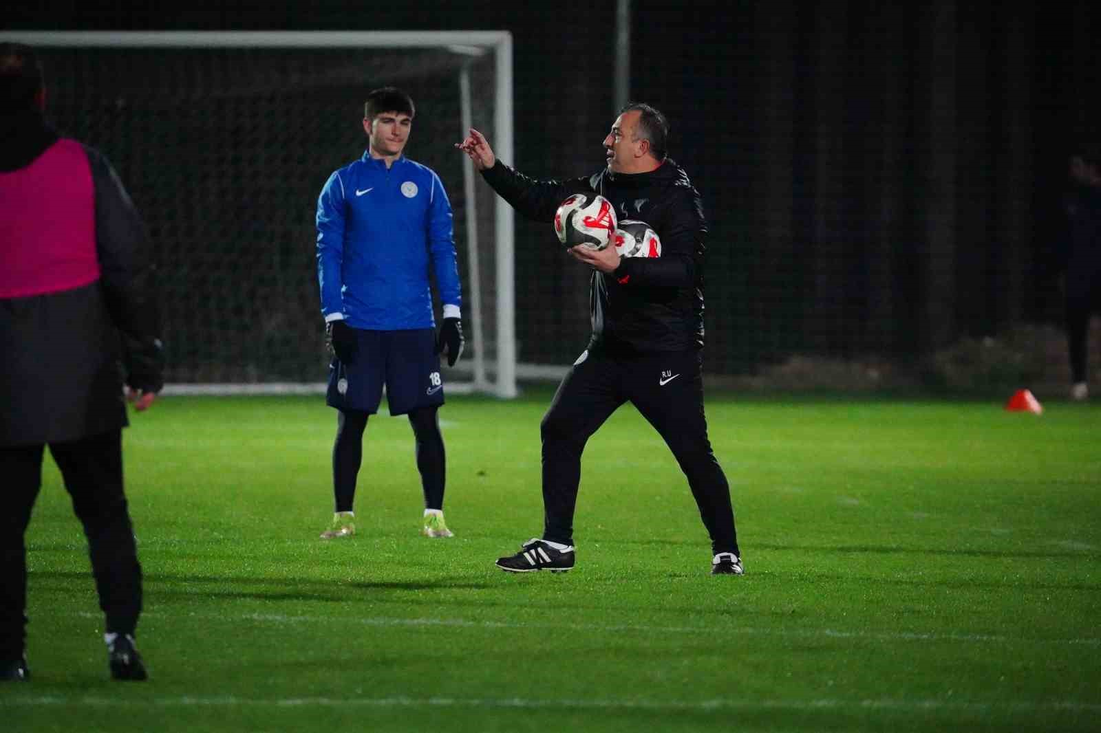 Çaykur Rizespor’un kamp mesaisi devam ediyor
