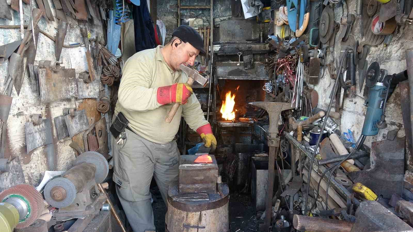 Çekiç sesleri azaldı, ustalar yalnız kaldı
