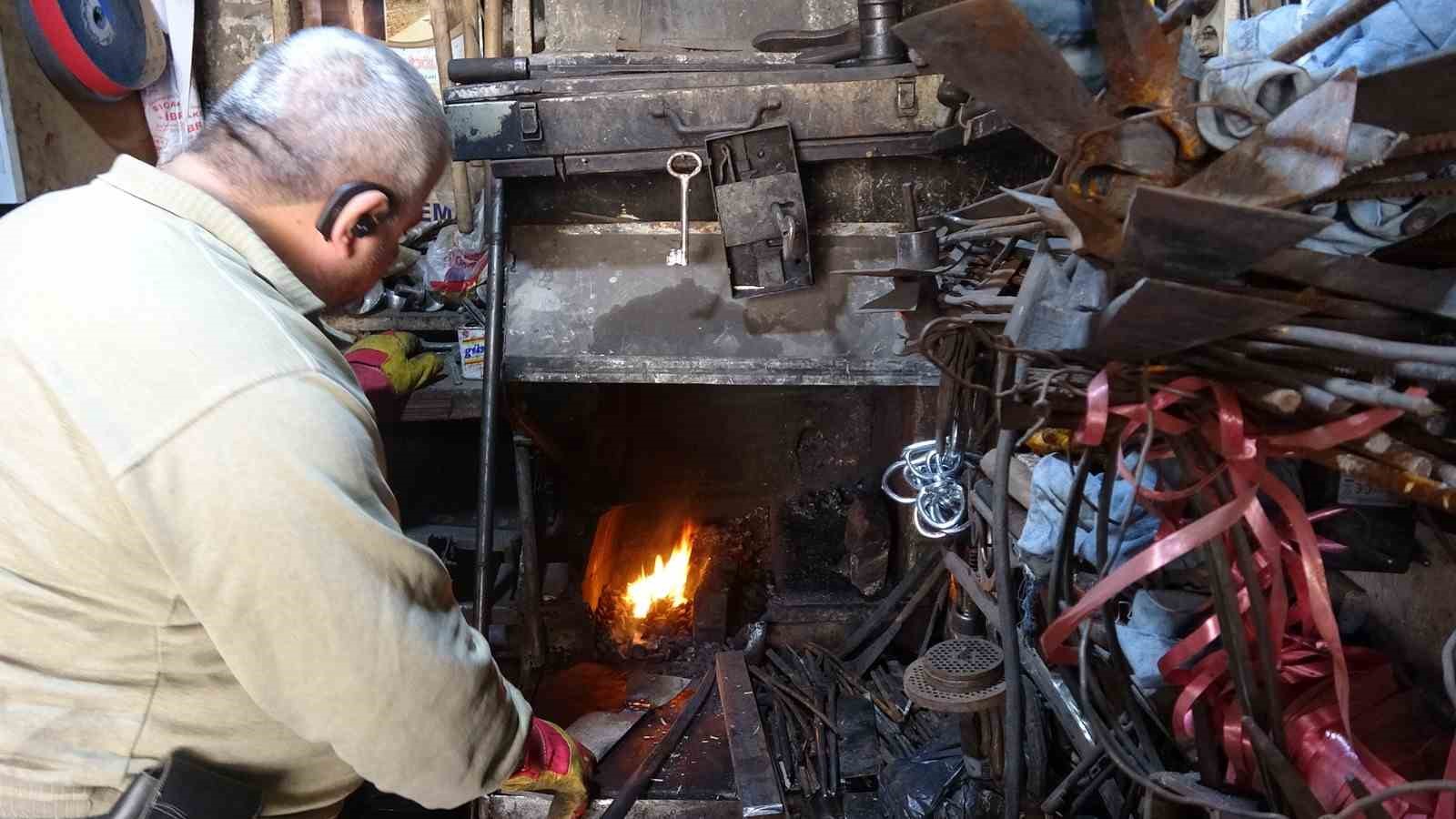 Çekiç sesleri azaldı, ustalar yalnız kaldı
